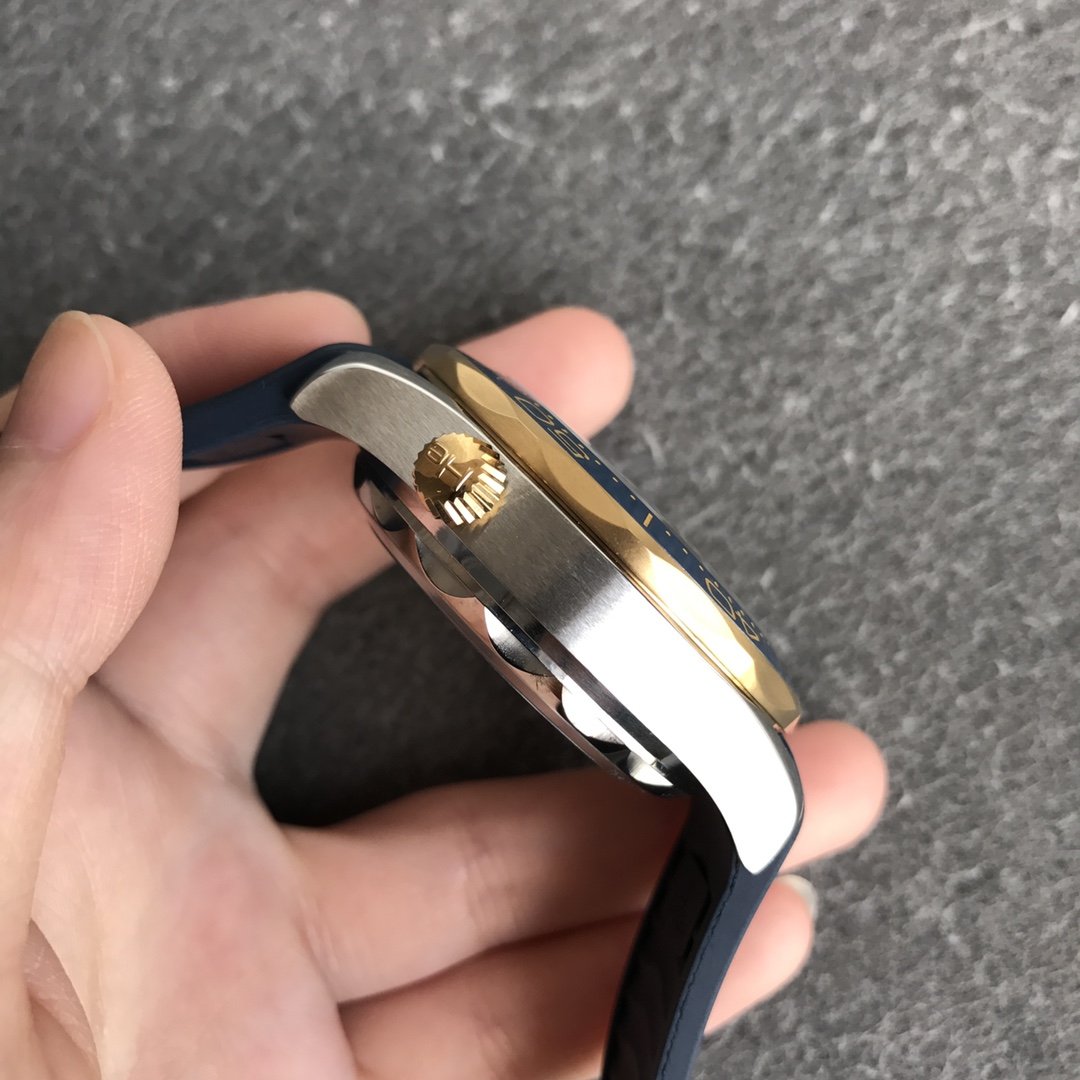 SEAMASTER DIVER 300M GOLD CASE CHRONOGRAPH 44MM BLUE DIAL