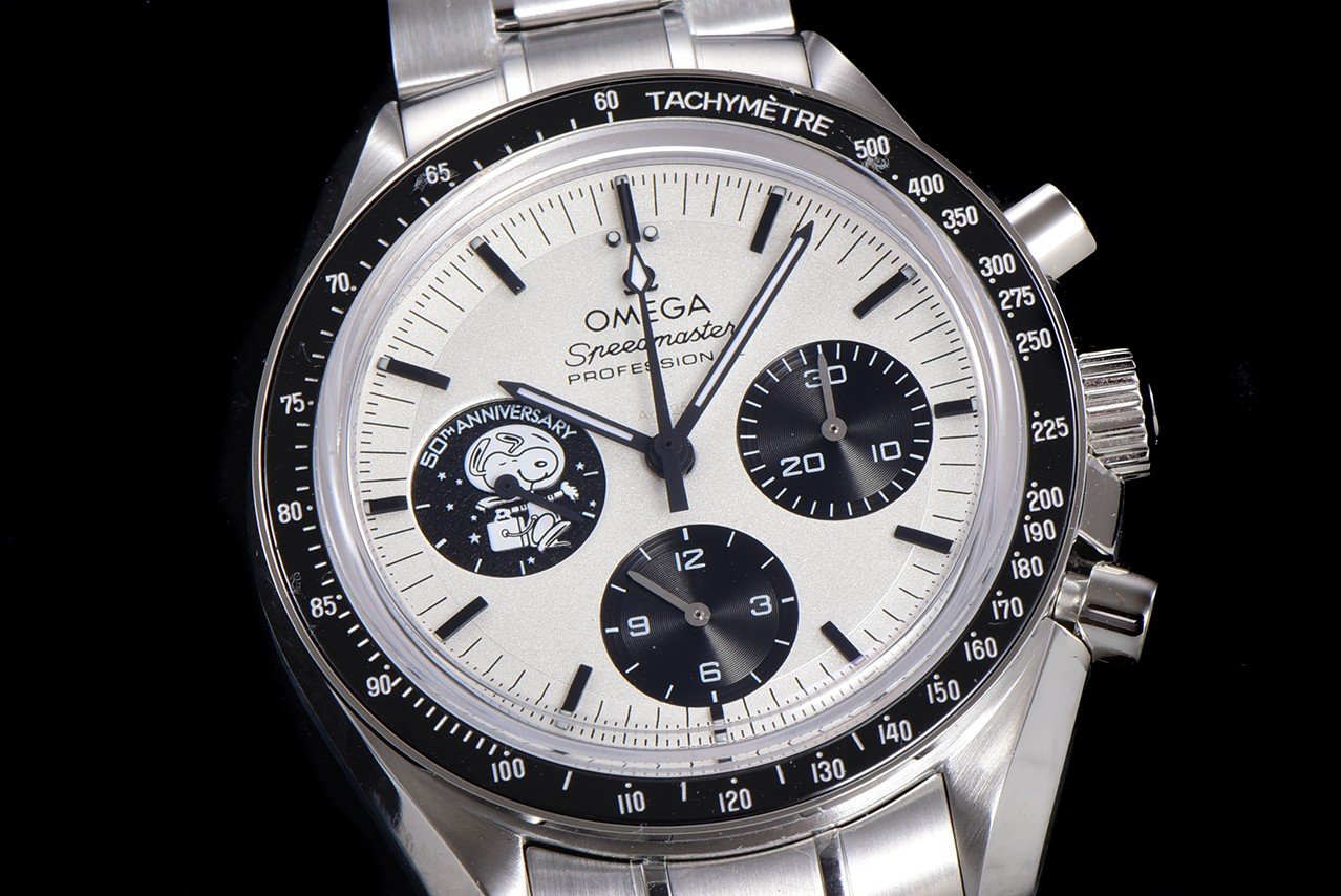 SPEEDMASTER MOONWATCH SNOOPY BLACK BEZEL