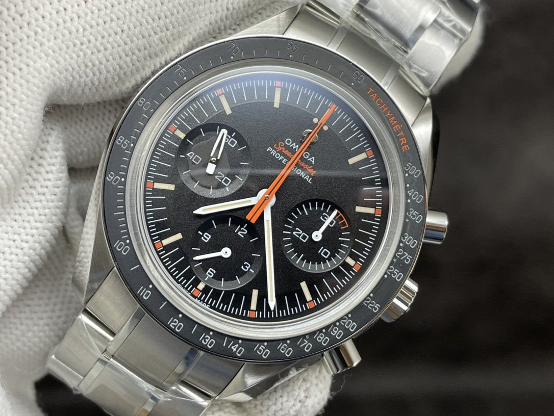 SPEEDMASTER MOONWATCH ULTRAMAN ORANGE HAND