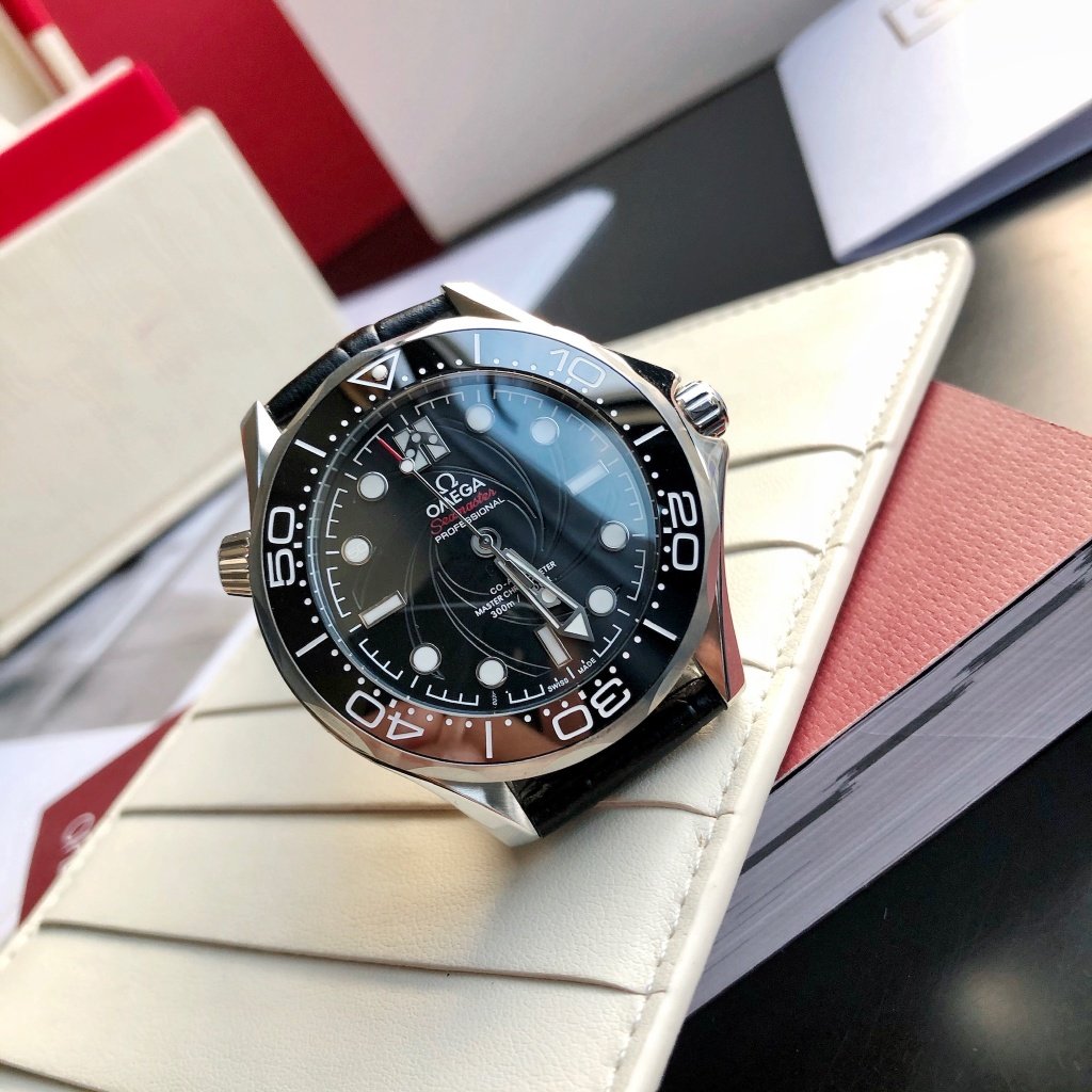 SEAMASTER DIVER 300M CO-AXIAL 42MM 007 BLACK LEATHER