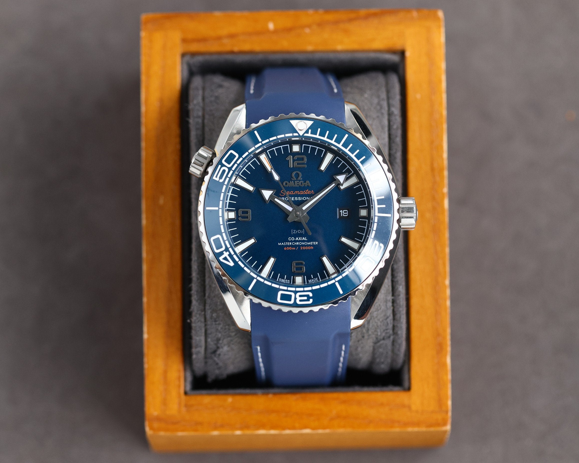 SEAMASTER PROFESSIONAL PLANET OCEAN 600M BLUE CERAMIC BLUE RUBBER