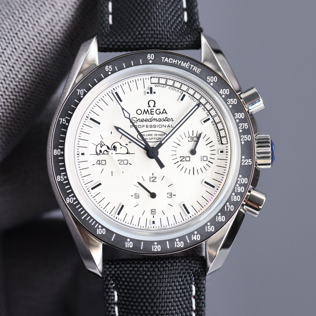 SPEEDMASTER 42MM SNOOPY WHITE DIAL