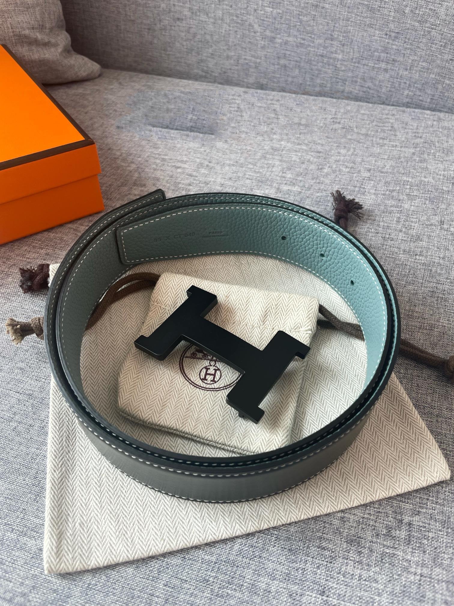 H CONSTANCE REVERSIBLE BELT 38MM BLACK BUCKLE BLACK SKY BLUE LEATHER