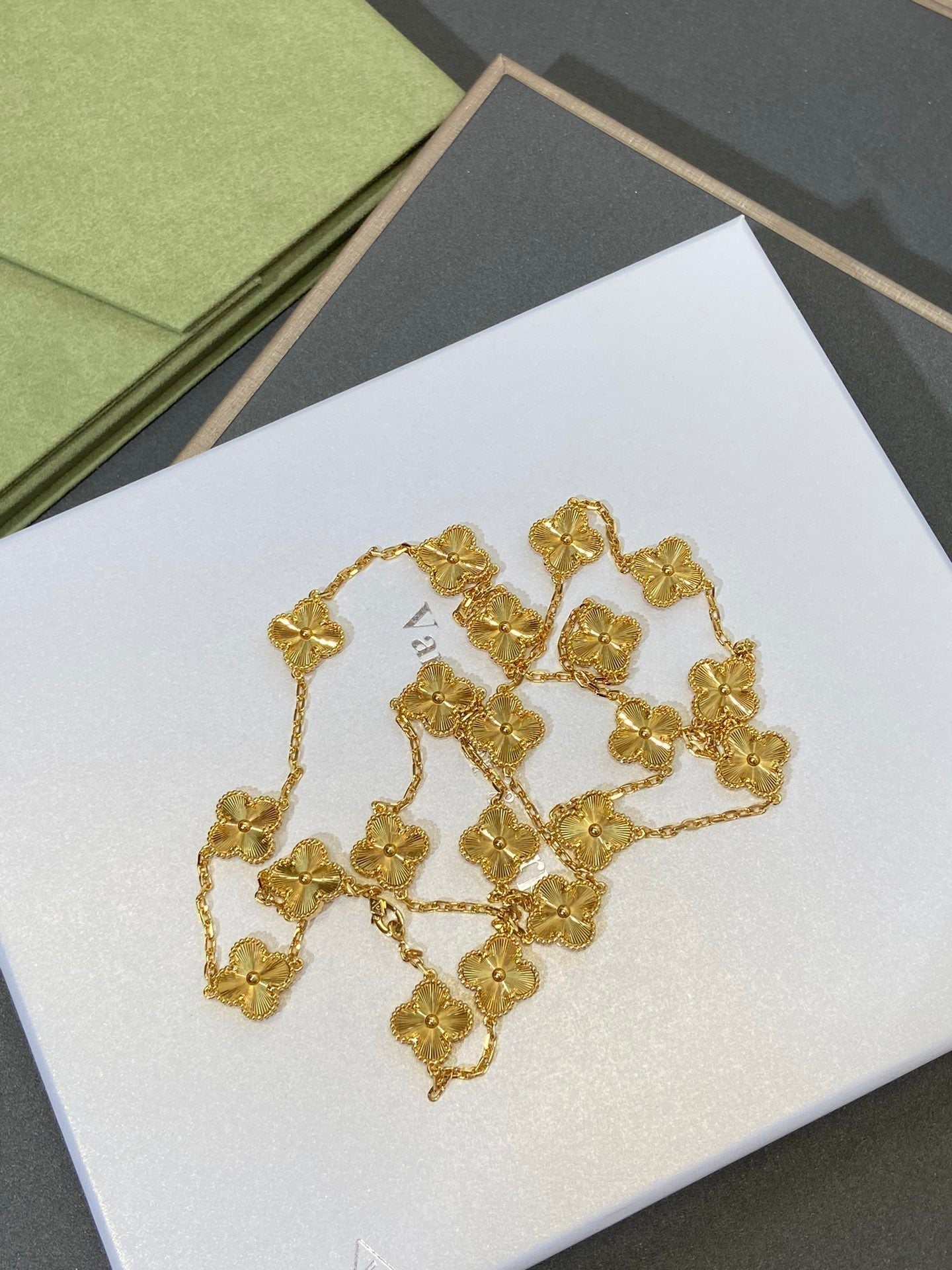 CLOVER 20 MOTIF GOLD 86CM NECKLACE