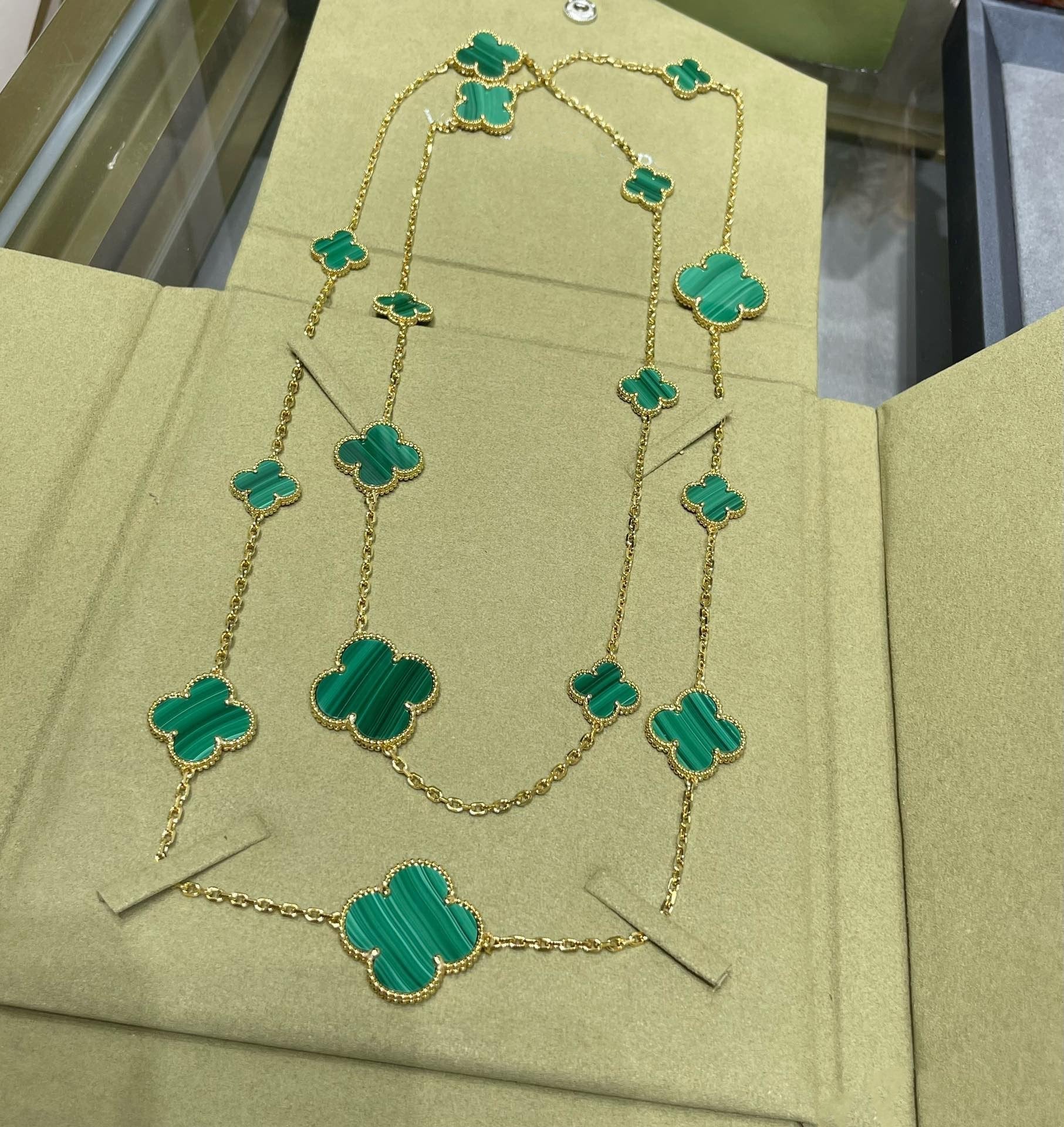 CLOVER 16 MOTIF MALACHITE GOLD NECKLACE