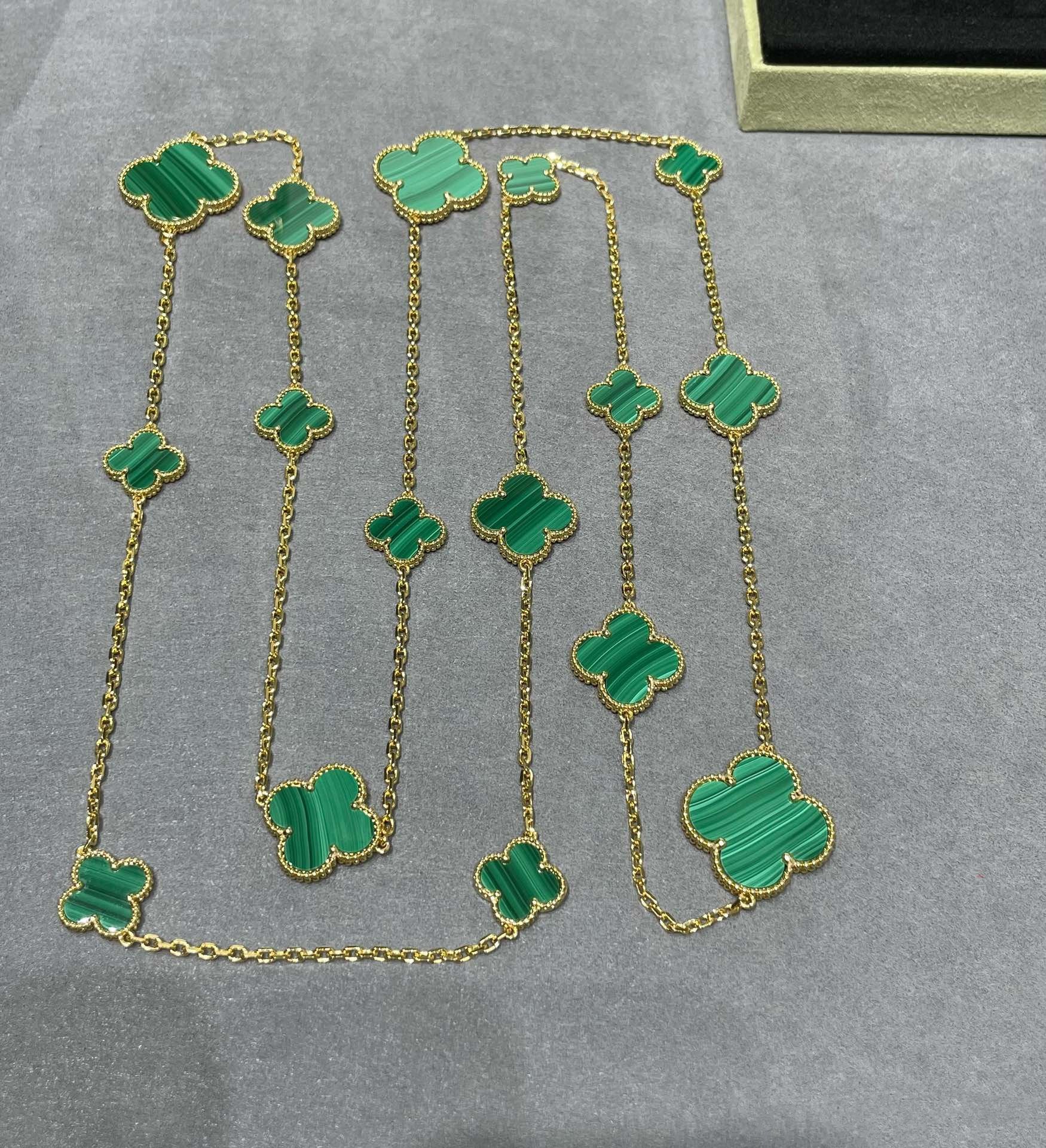 CLOVER 16 MOTIF MALACHITE GOLD NECKLACE