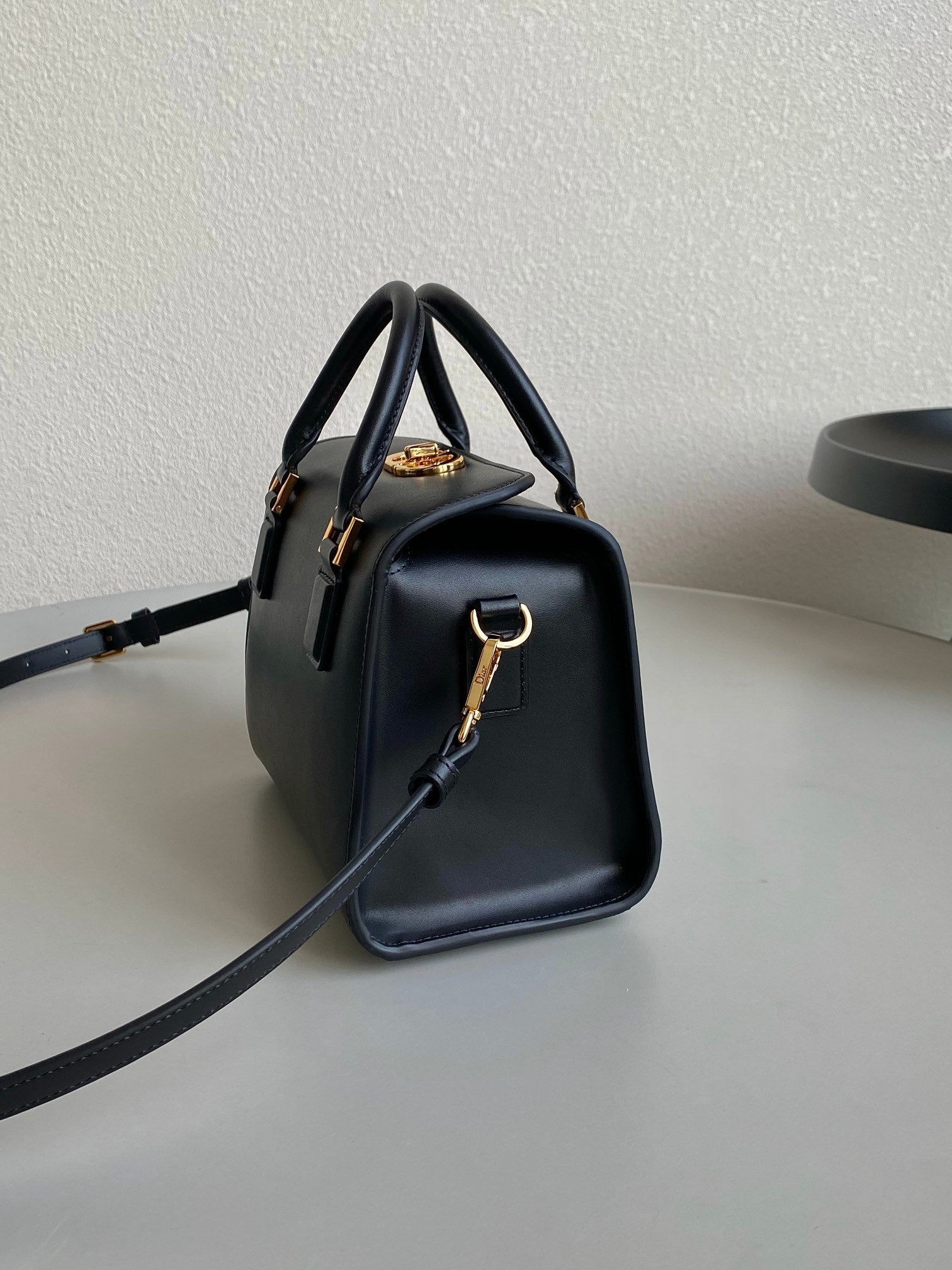 SMALL BOSTON 22 BLACK BOX CALFSKIN