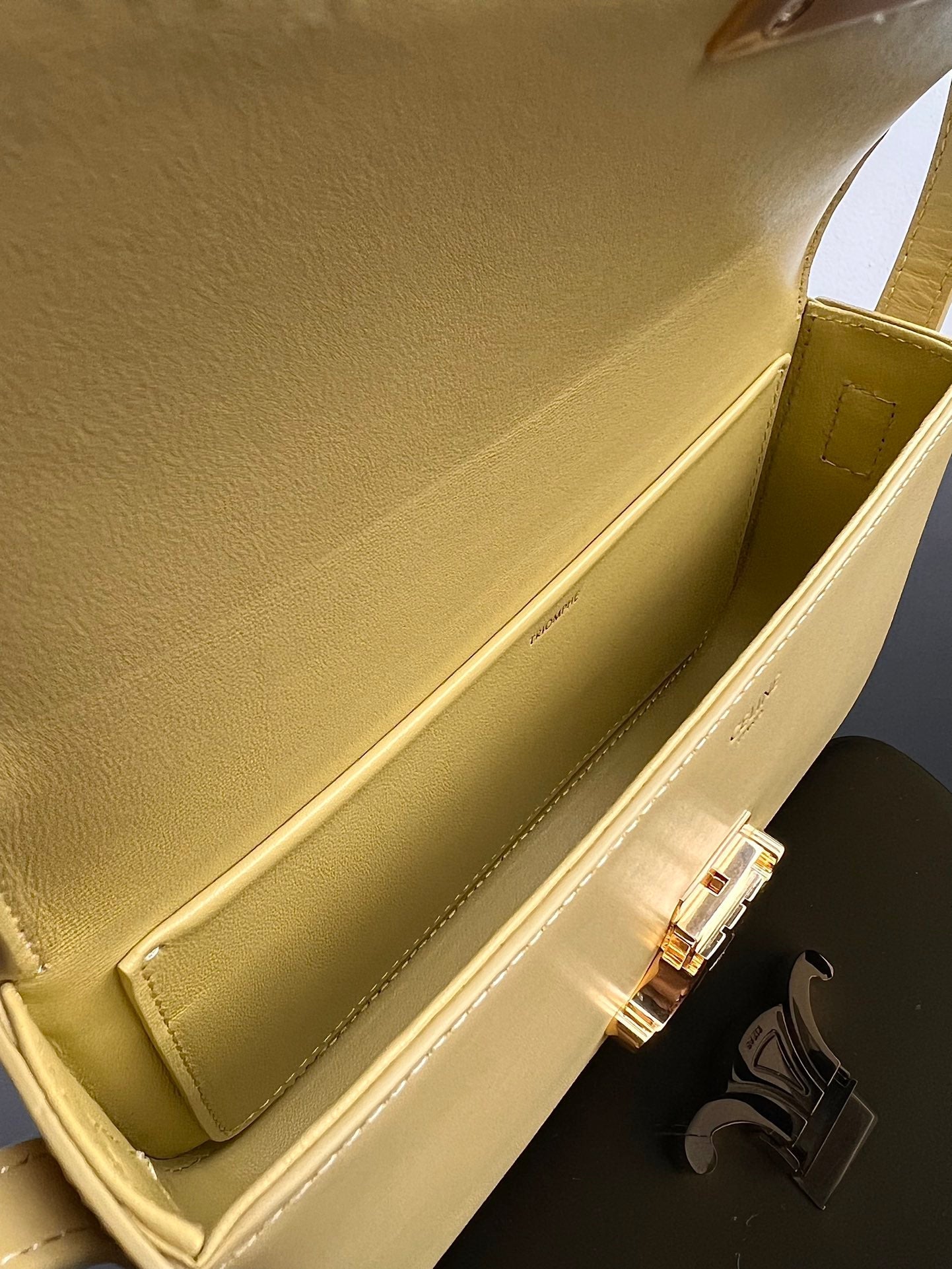 CLASSIC TRIOMPHE 20 YELLOW CALFSKIN