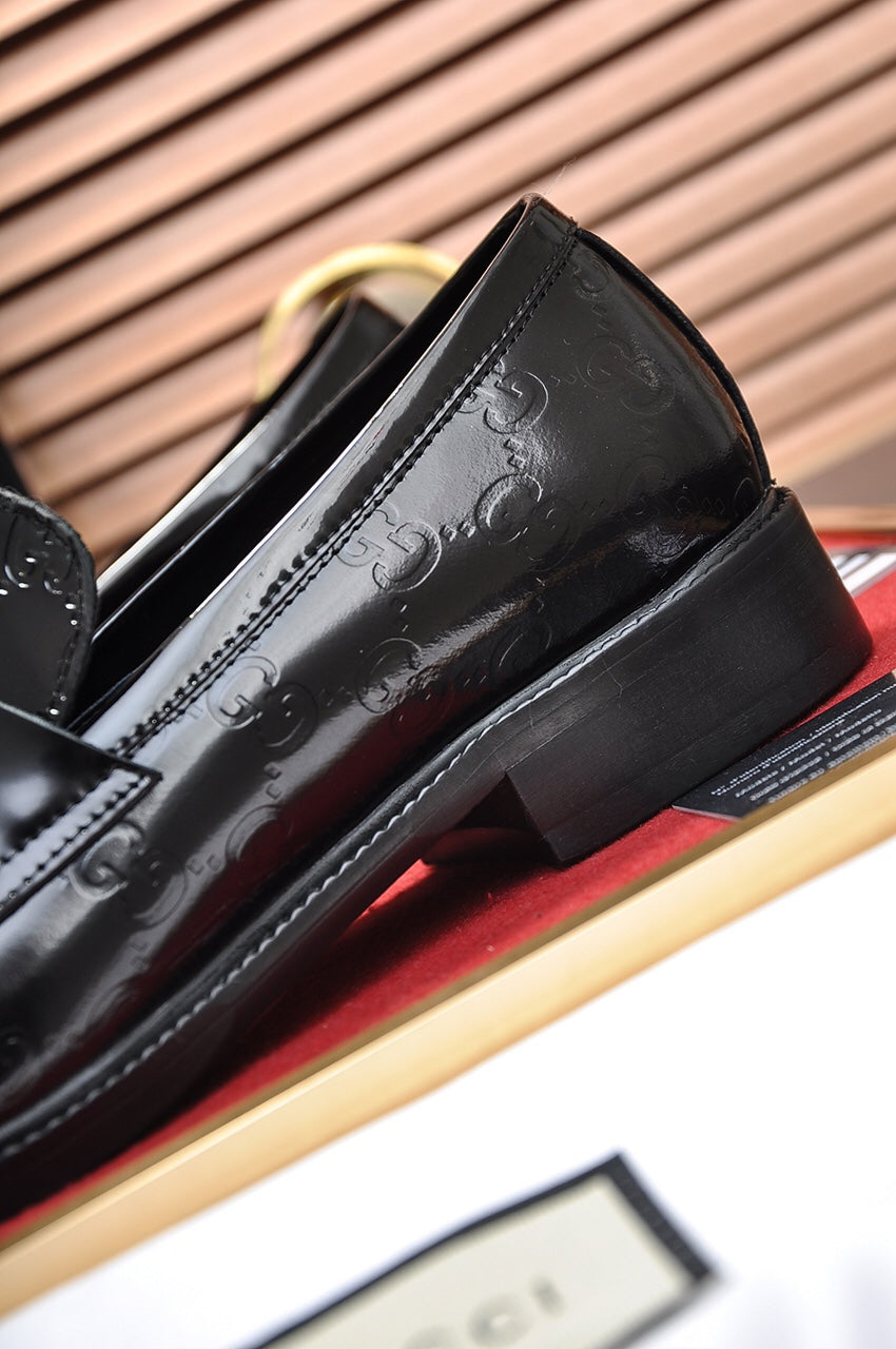 GG Men's Loafer Black Embossed Cowhide 484785