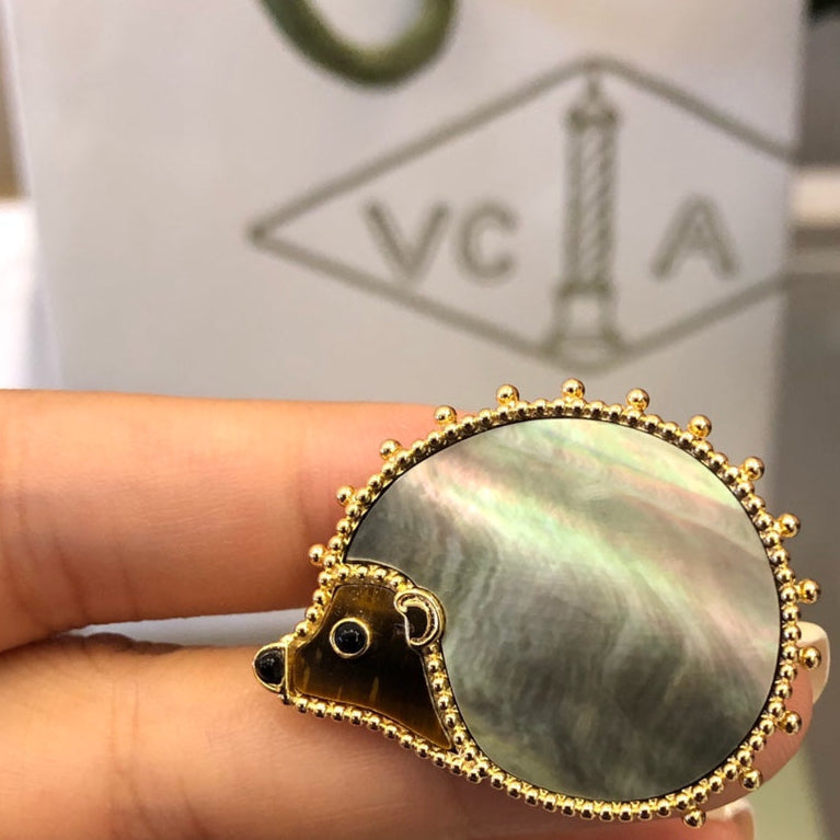 VCA Brooch 06