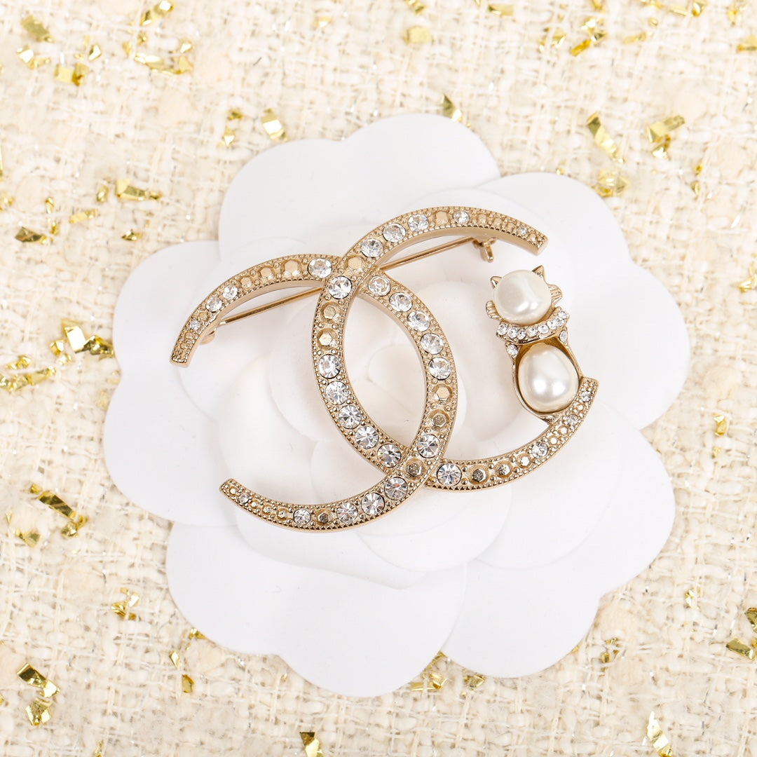 CC Brooch 157267