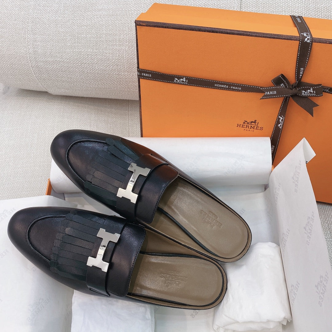 HM Buckle Tassel Mule Black Goat Leather 348025