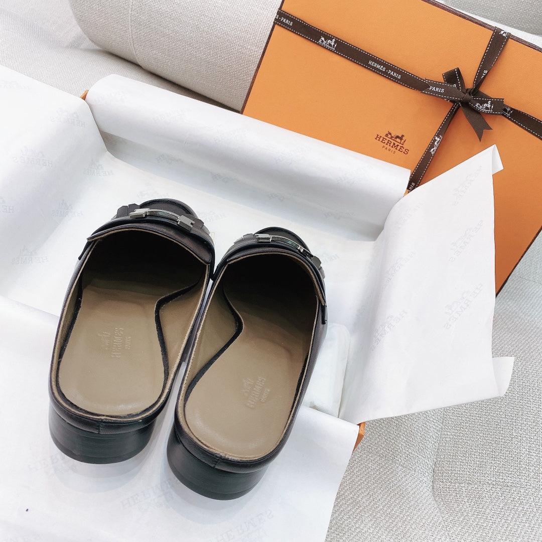 HM Buckle Tassel Mule Black Goat Leather 348025