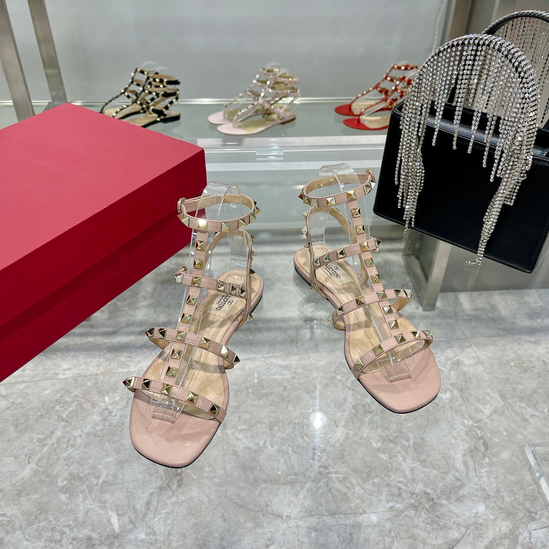 ROCKSTUD SANDAL WITH STRAPS IN LIGHT PINK CALFSKIN
