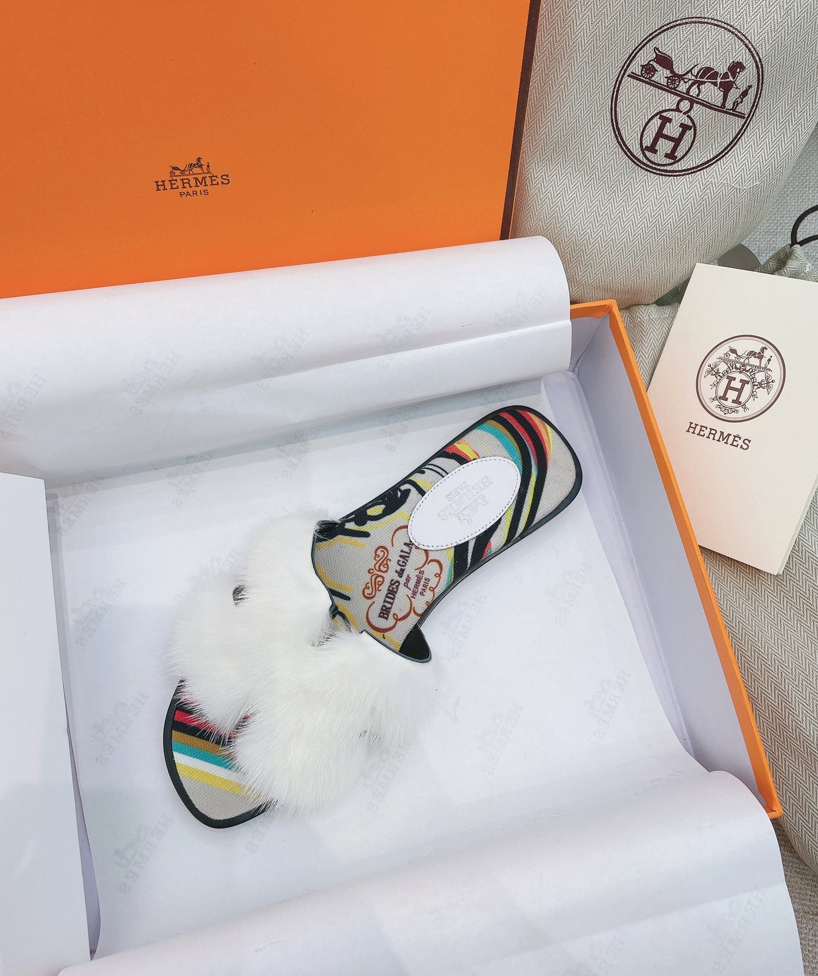 HM 25 Oran White Mink Fur Fabric 348090