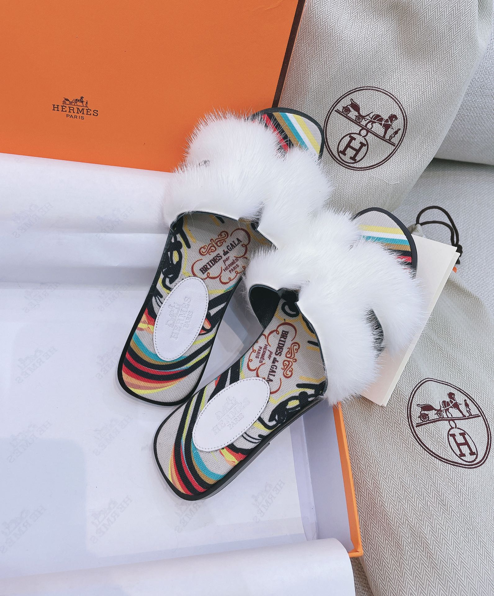 HM 25 Oran White Mink Fur Fabric 348090