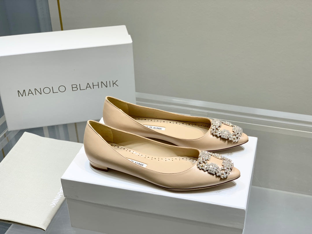 Manolo Snowflake Buckle Pumps Beige Cowhide 204509