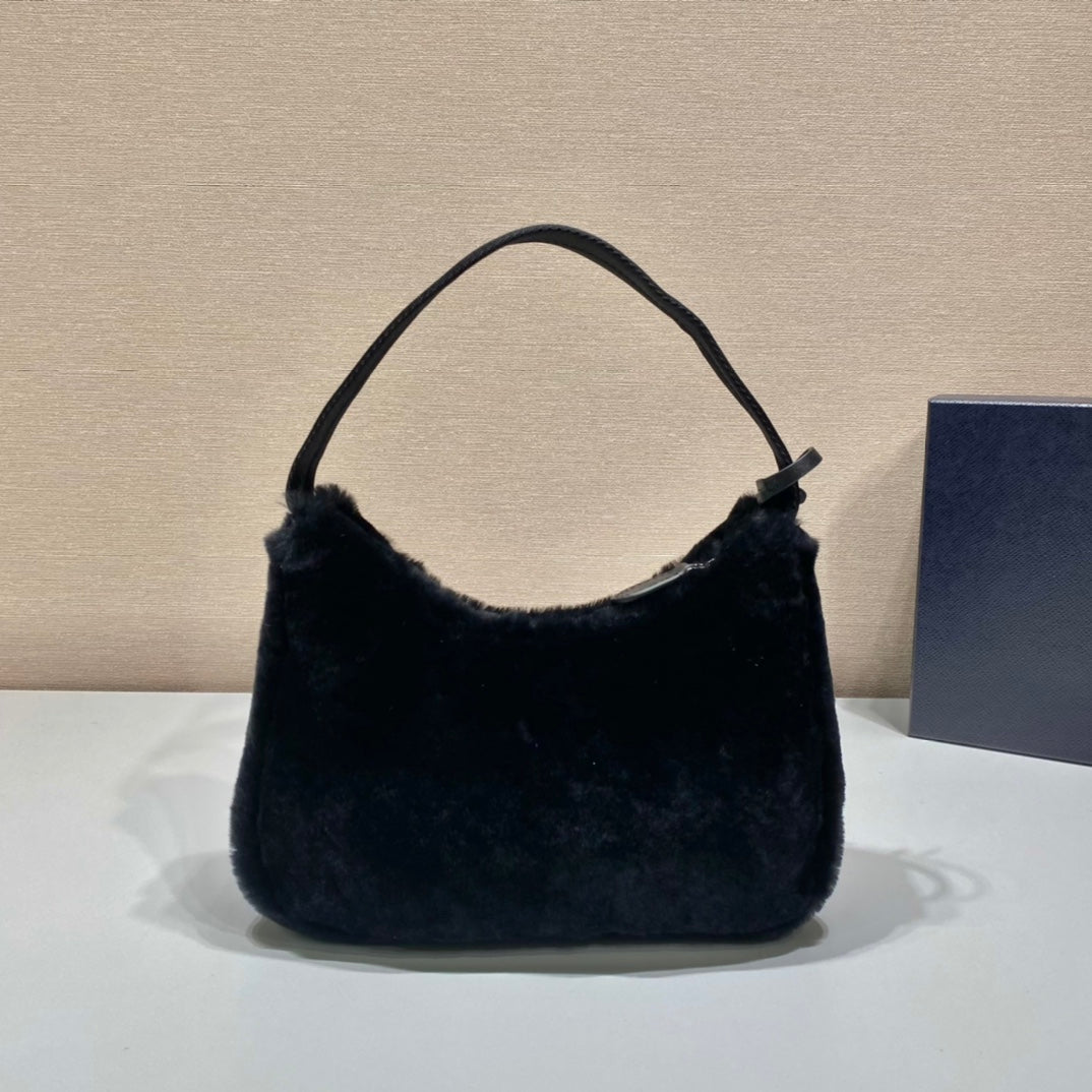 HOBO BAG 23 IN BLACK RABBIT FUR
