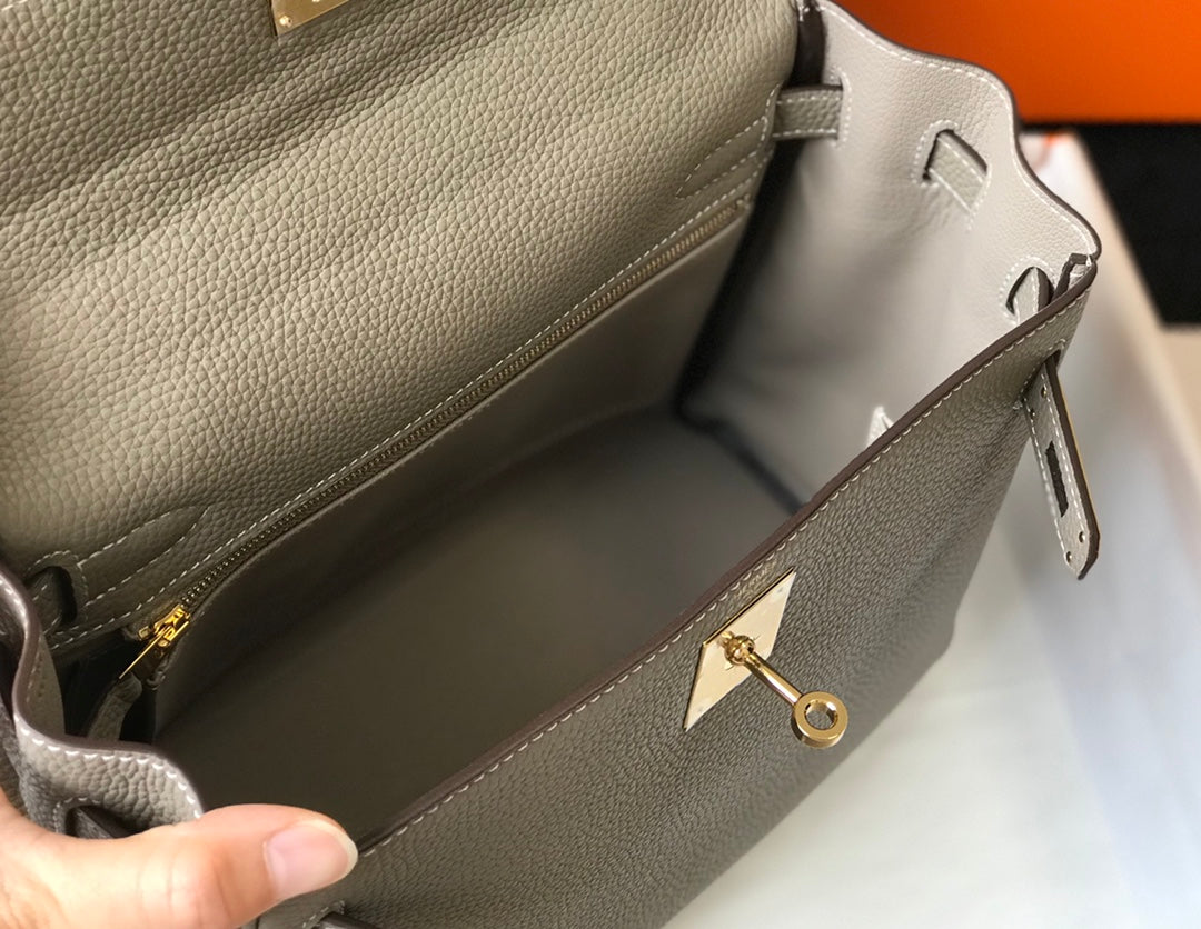 HM KELLY 25CM TAUPE TOGO GOLD HARDWARE