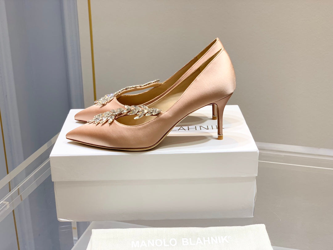 Manolo Wheat Ear Rhinestone High Heels Pumps Pink Nude Silk Fabric 327451