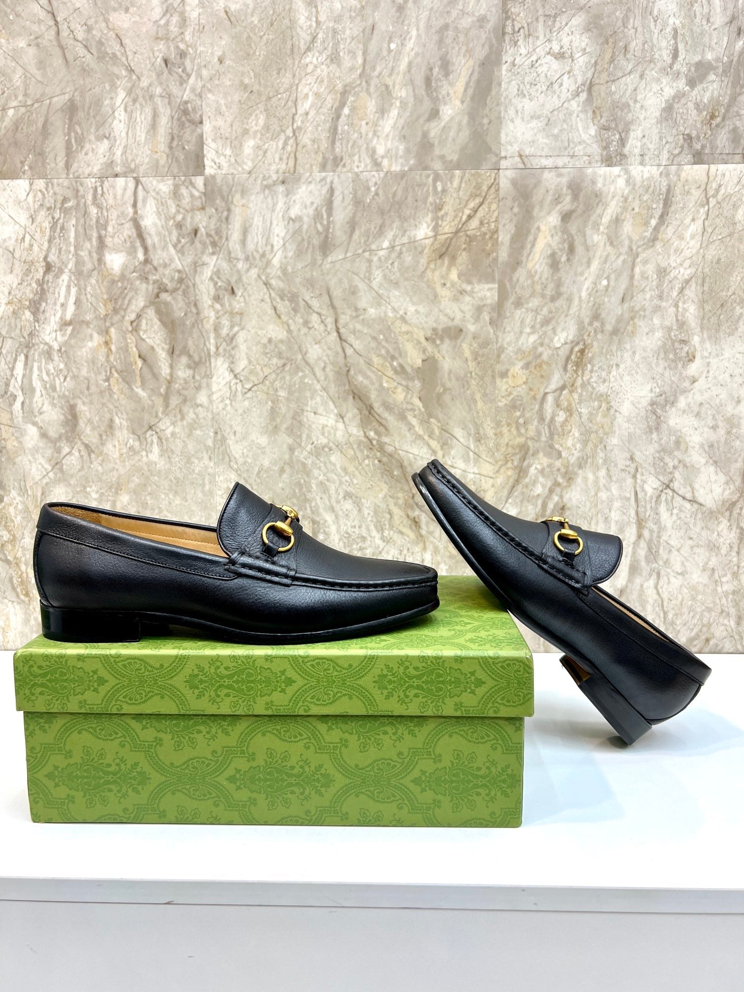 GG Men's Horsebit Loafer Black Cowhide 522560