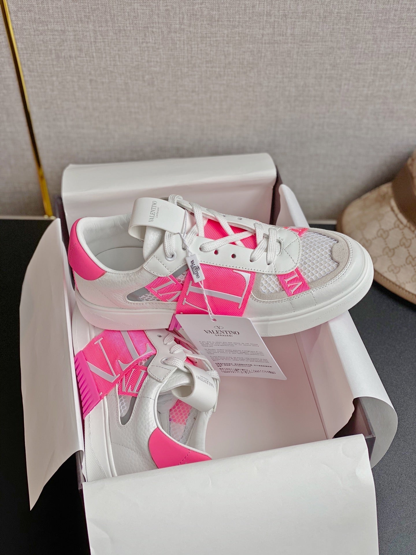 VT VL7N Sneaker White Pink Calfskin 349042
