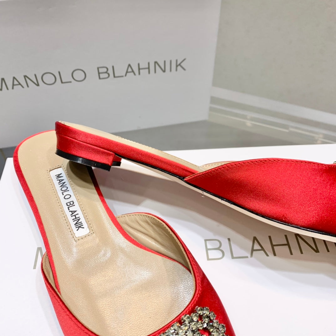 Manolo Buckle Flast Mules Red Silk 327518