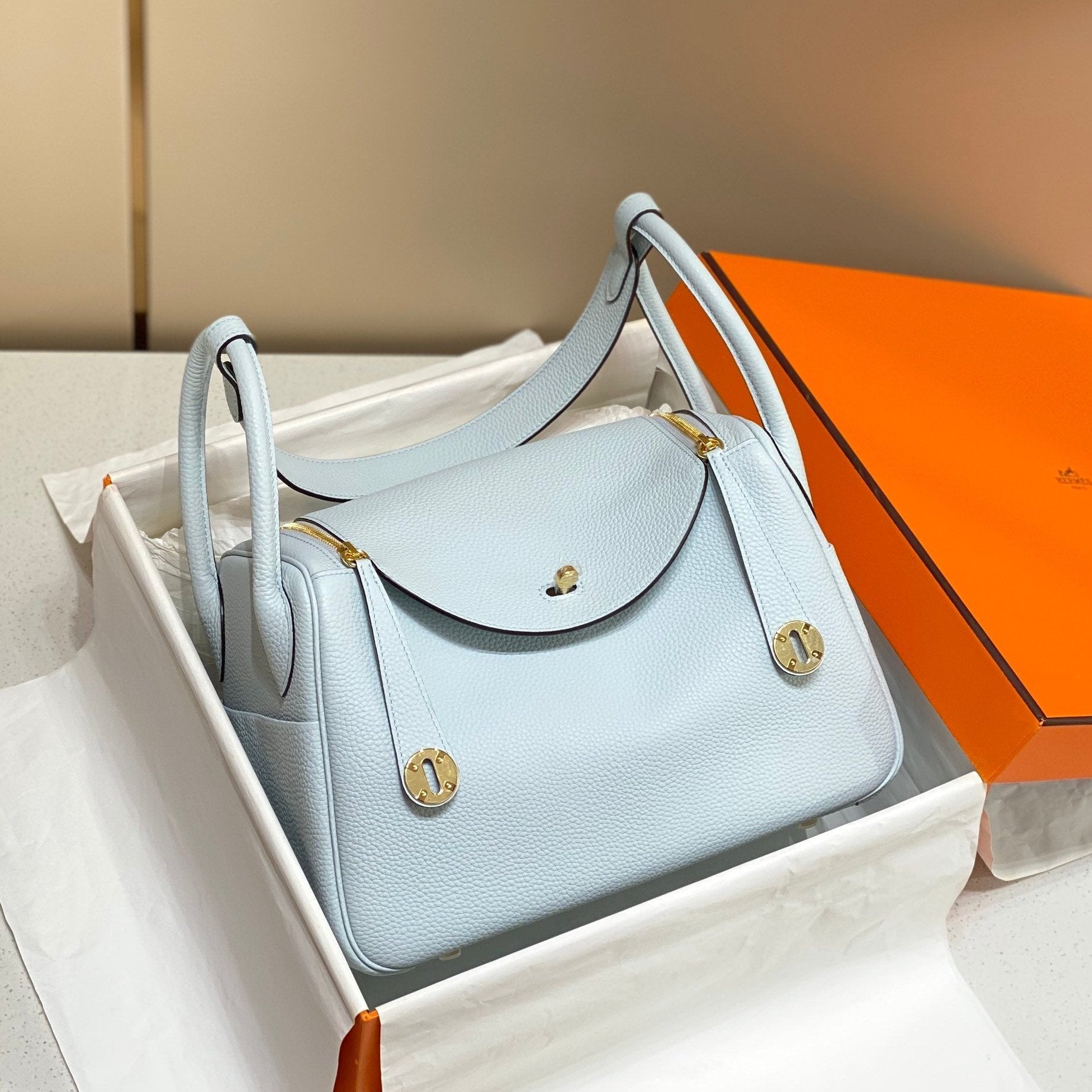 HM LINDY 26 BAG PASTEL BLUE TAURILLON CLEMENCE LEATHER