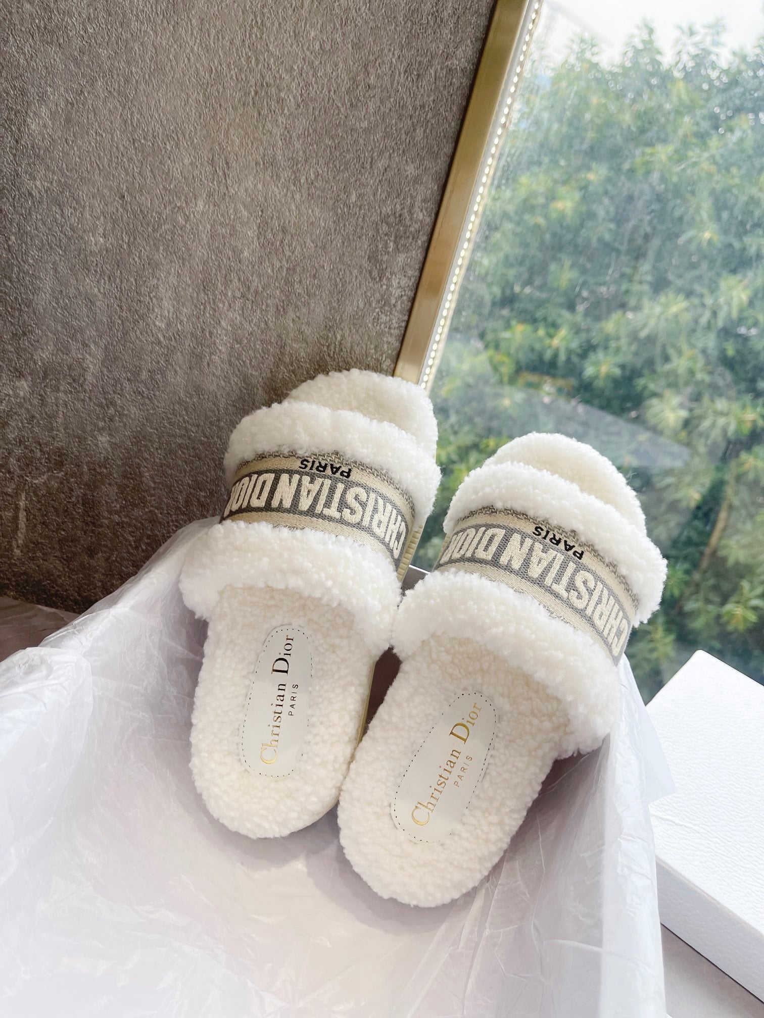CD 25  Flat Slippers White Gray Wool 395564