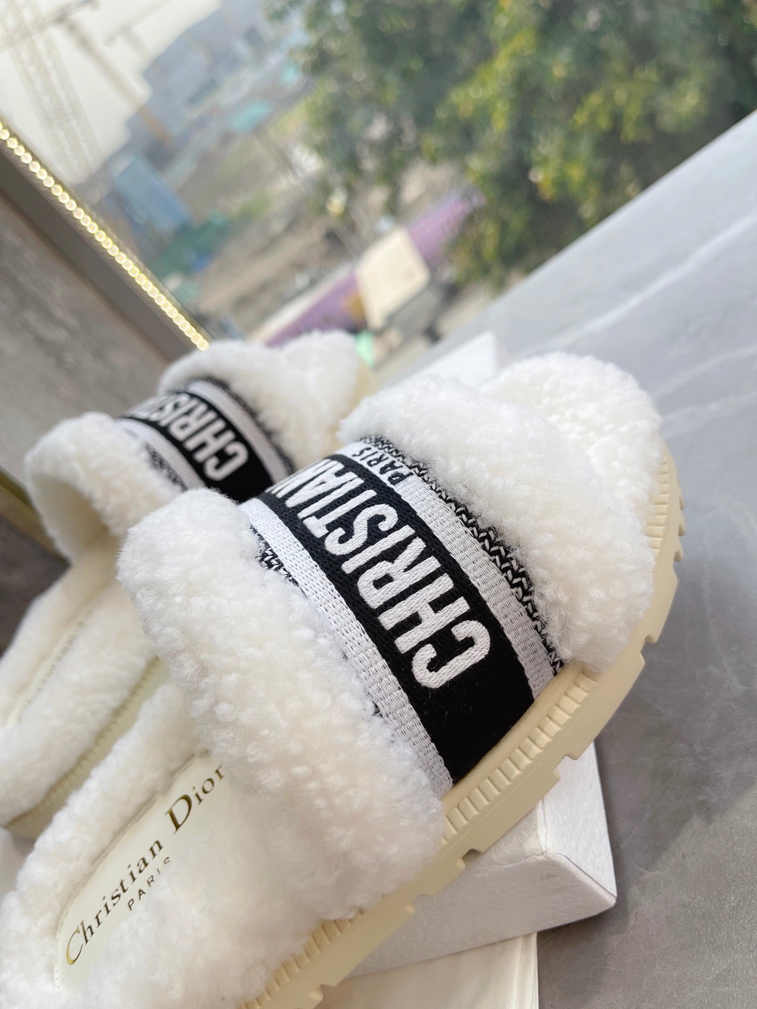 CD 25  Flat Slippers White Black Wool 395565