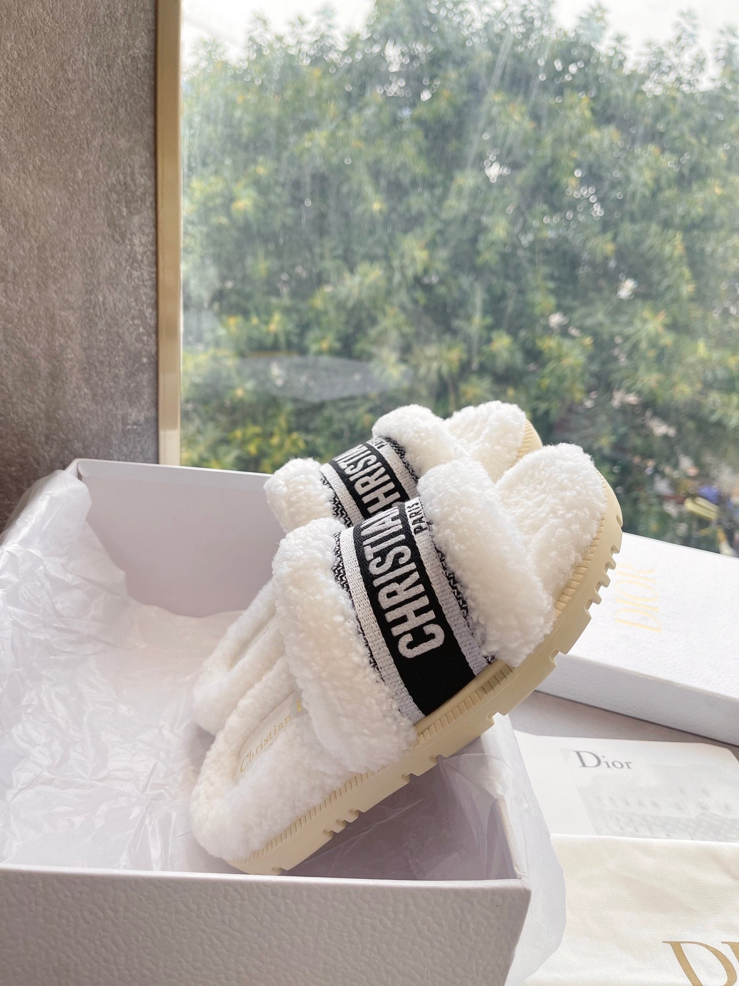 CD 25  Flat Slippers White Black Wool 395565