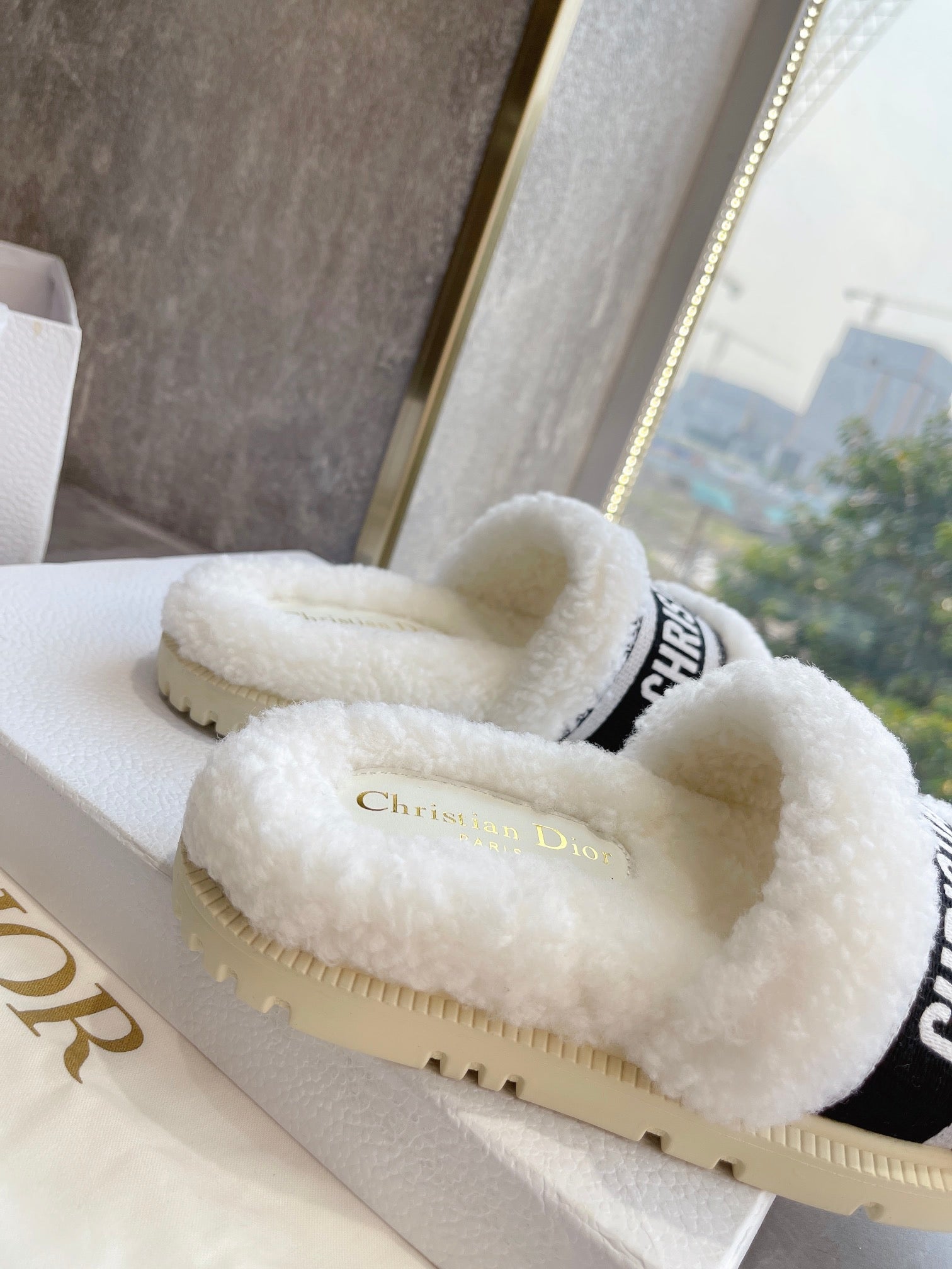 CD 25  Flat Slippers White Black Wool 395565