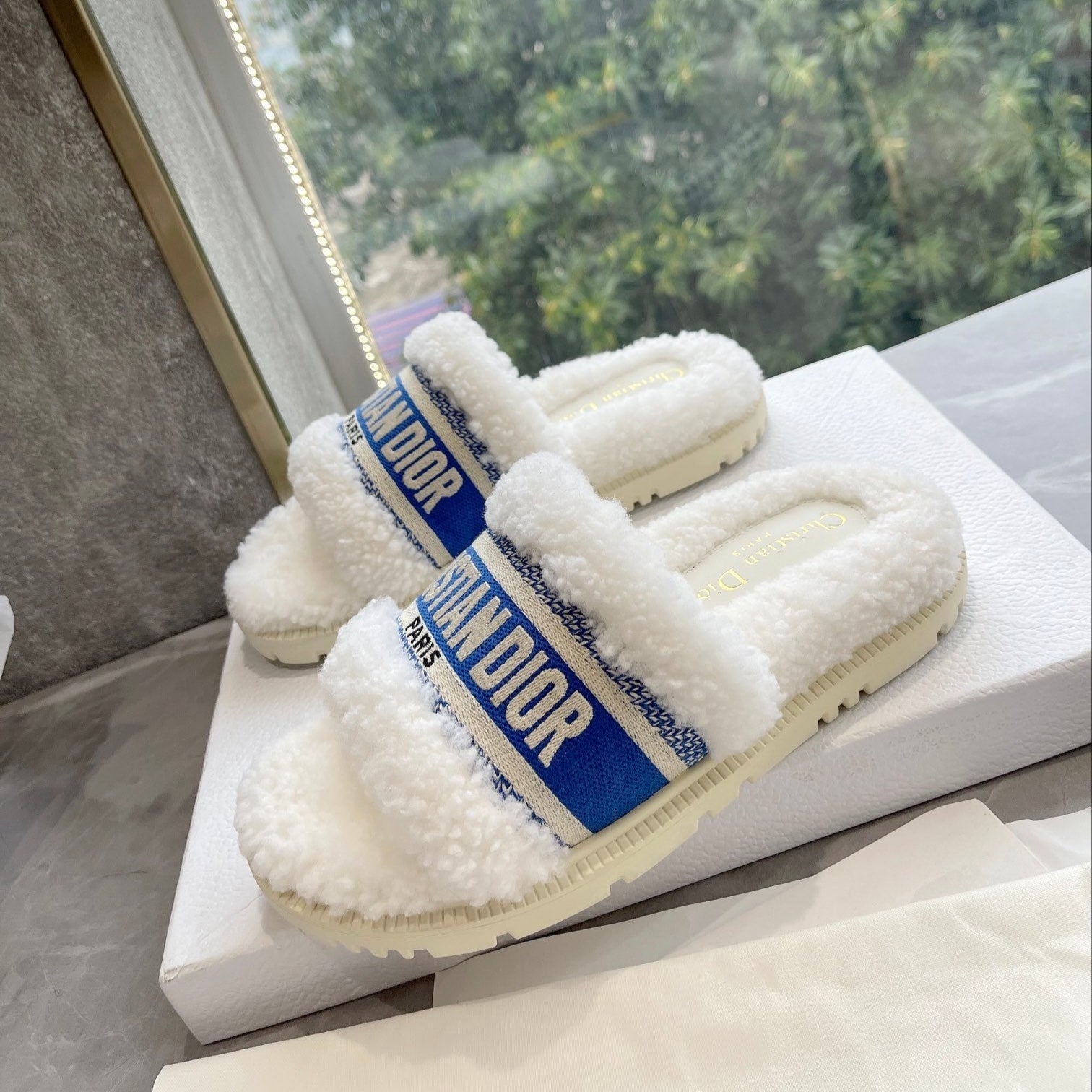 CD 25  Flat Slippers White Blue Wool 395569