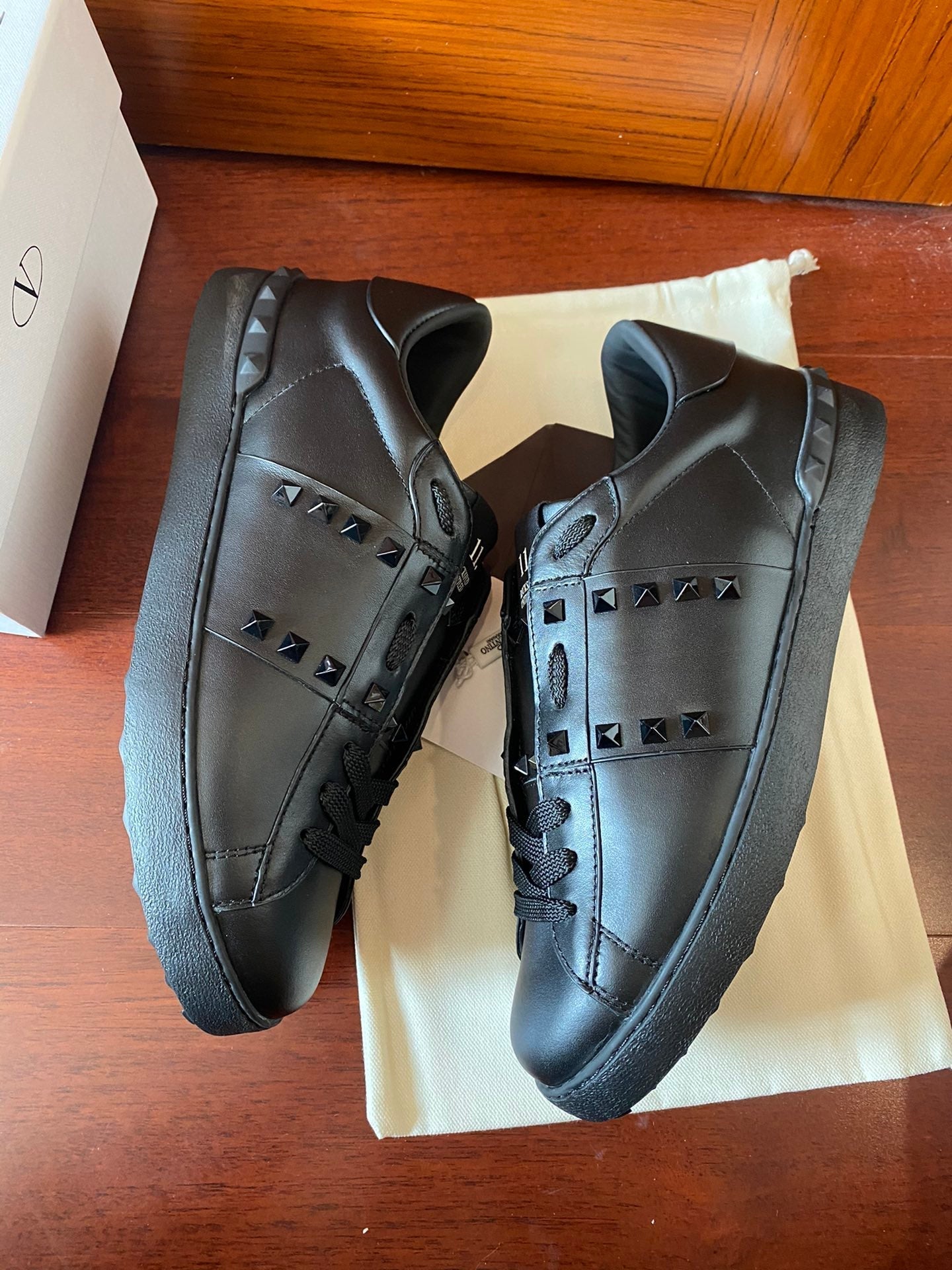 VT Rockstud Sneaker Black Purple Cowhide