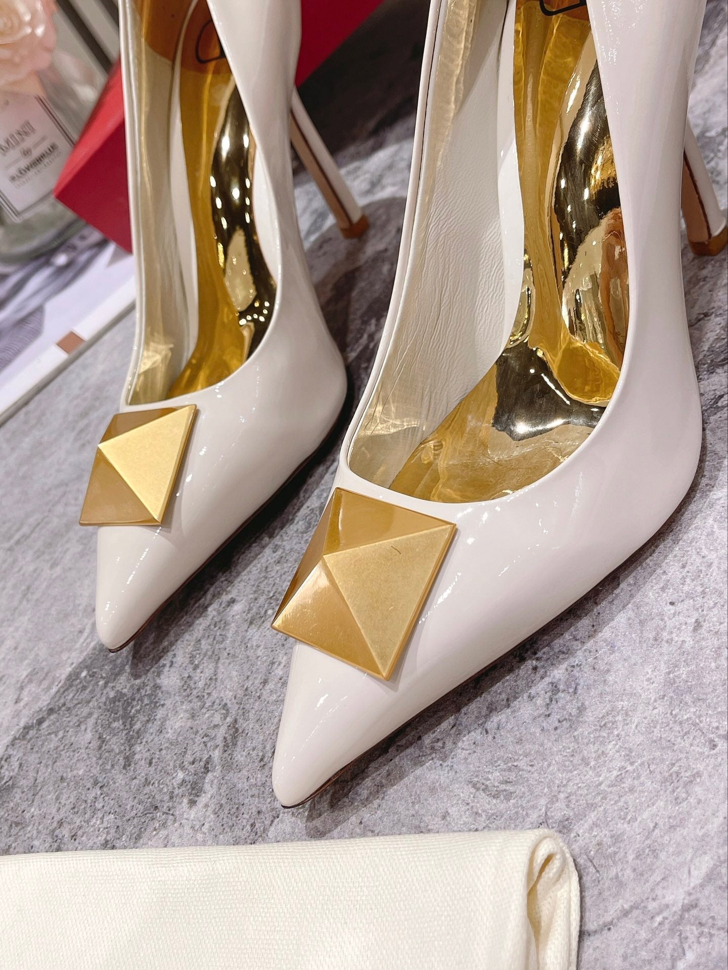 VT 25 Toe Pumps White Patent Leather