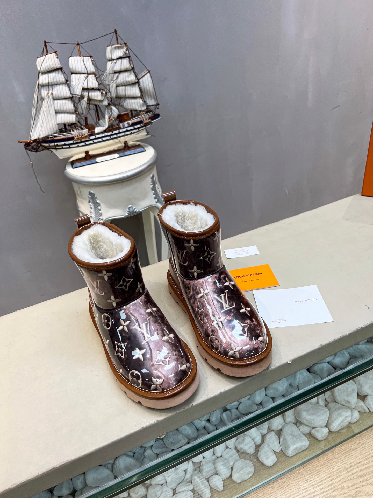 LV 25 Snow Boots Red Brown Scratch-Resistant PVC Wool 576228