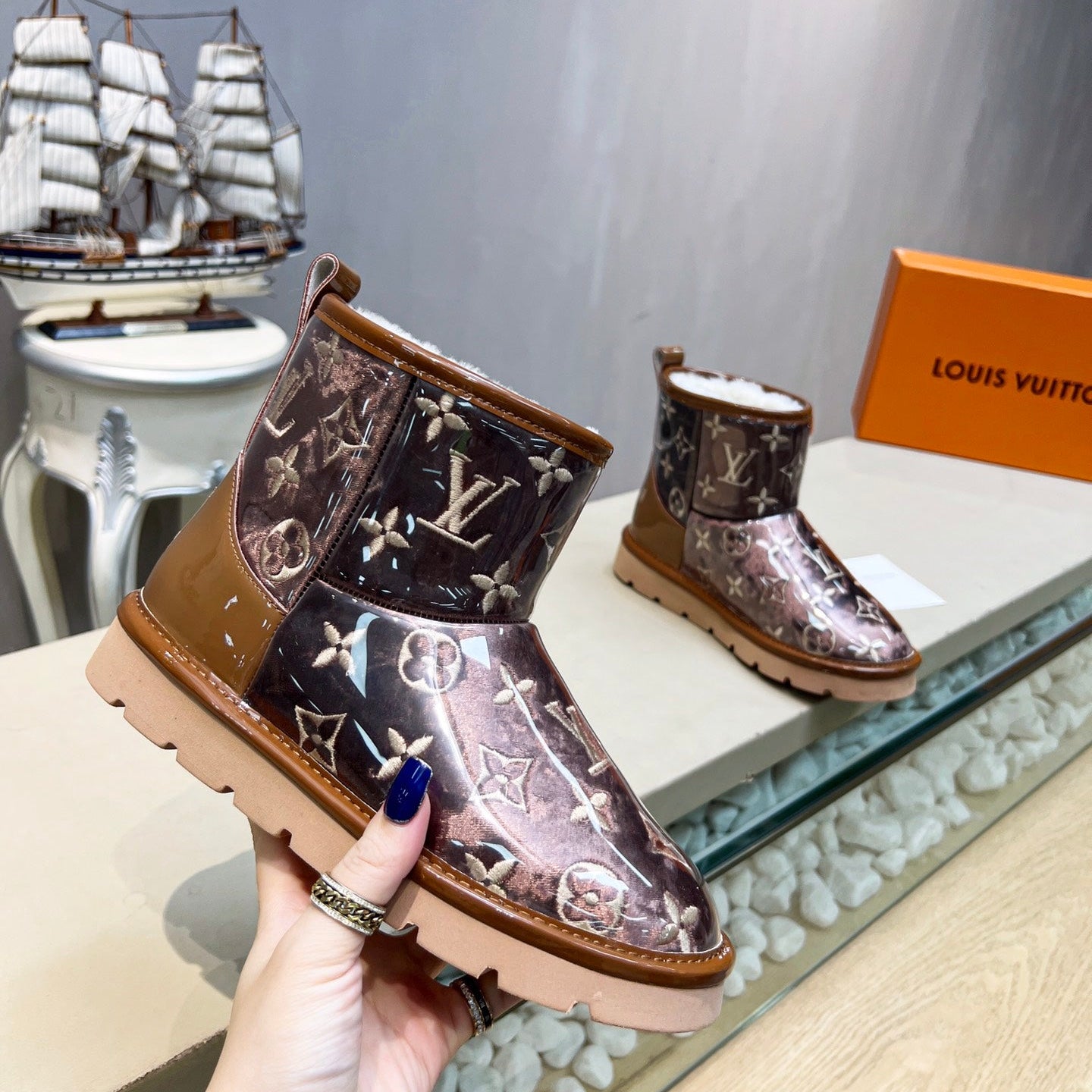 LV 25 Snow Boots Red Brown Scratch-Resistant PVC Wool 576228