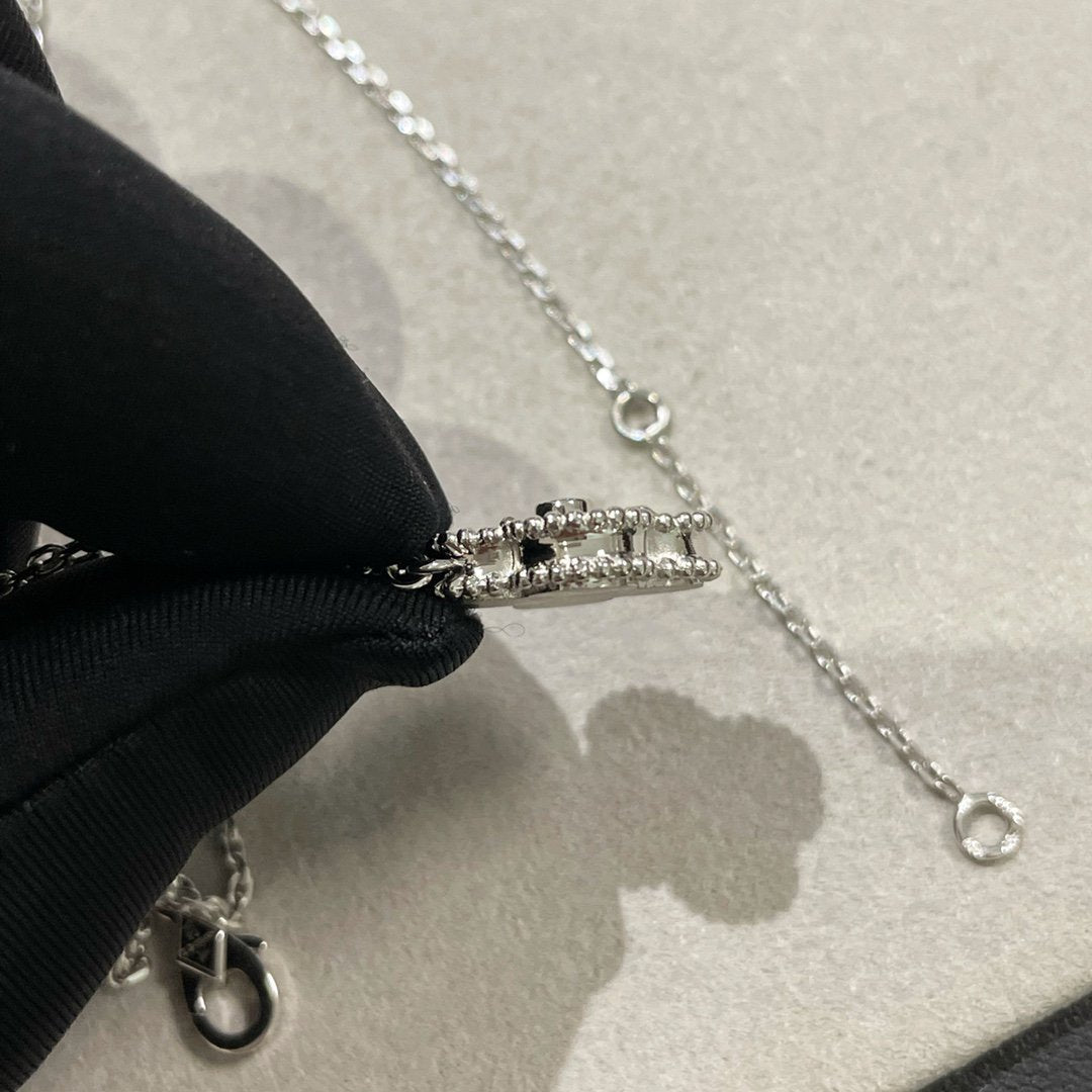 CLOVER 1 DIAMOND AMAZONITE SILVER NECKLACE