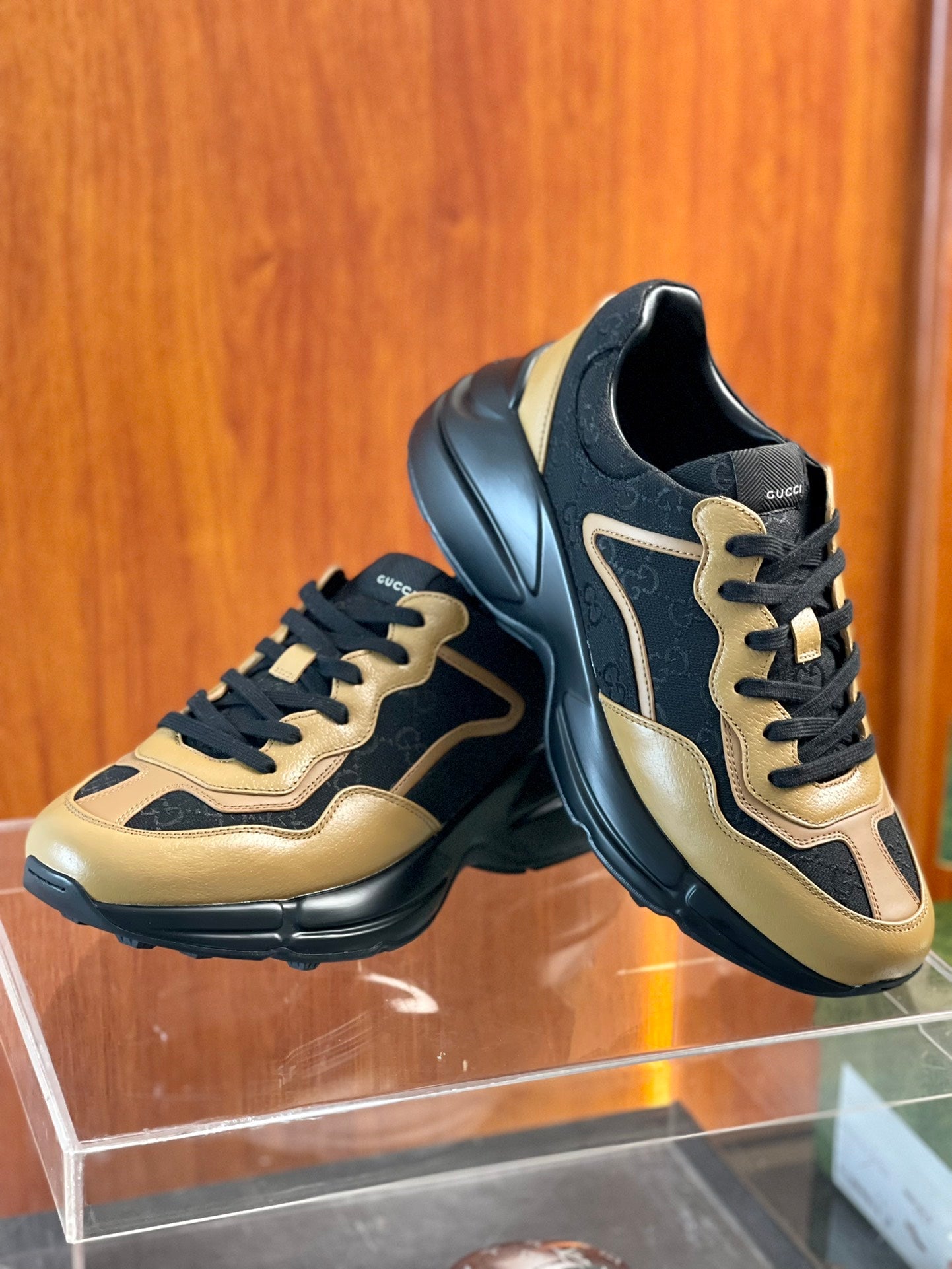 GG Men's Rhyton Sneaker Technical Knit Cowhide 524507