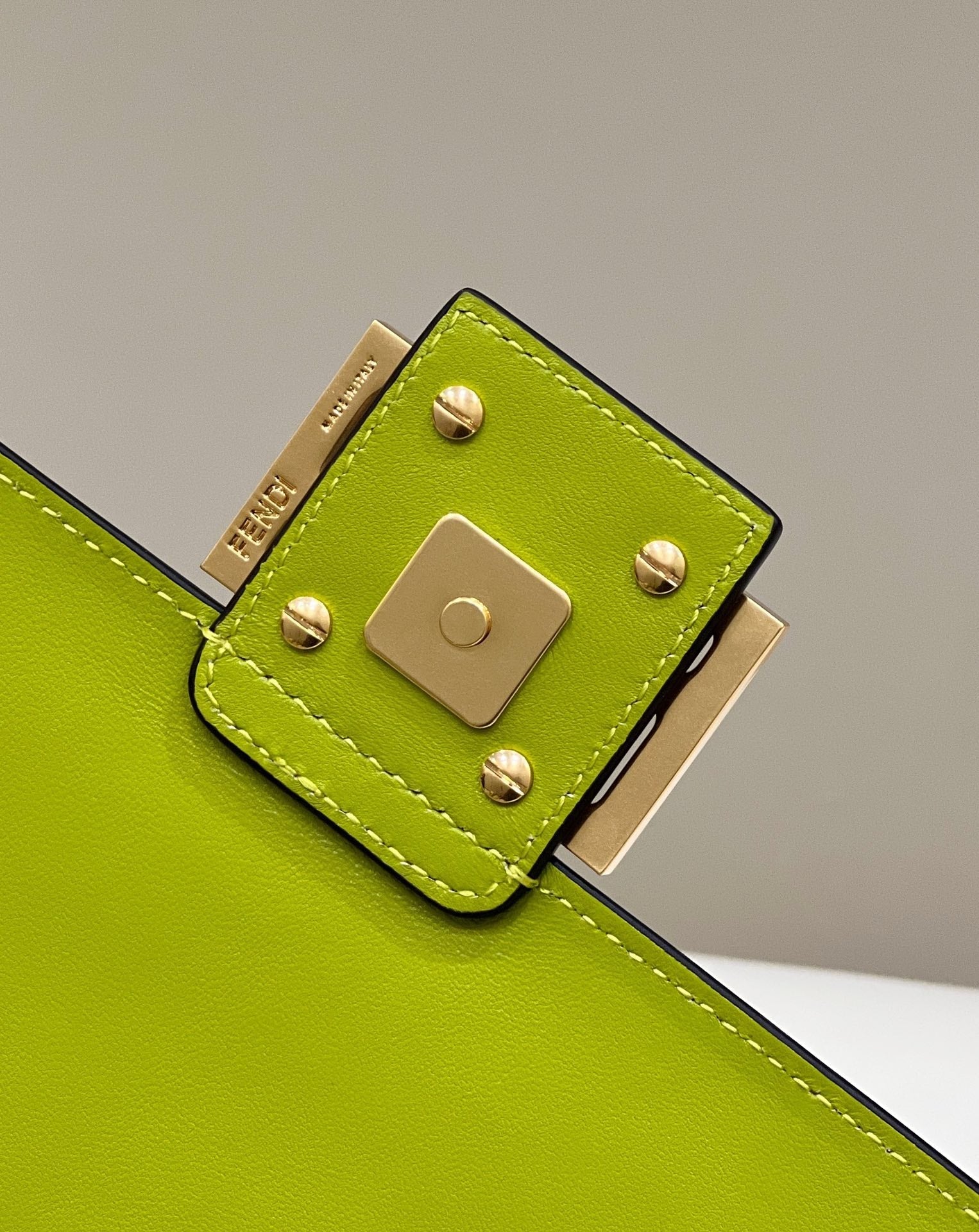 Baguette 27cm Fluorescent green Lambskin Gold Hardware