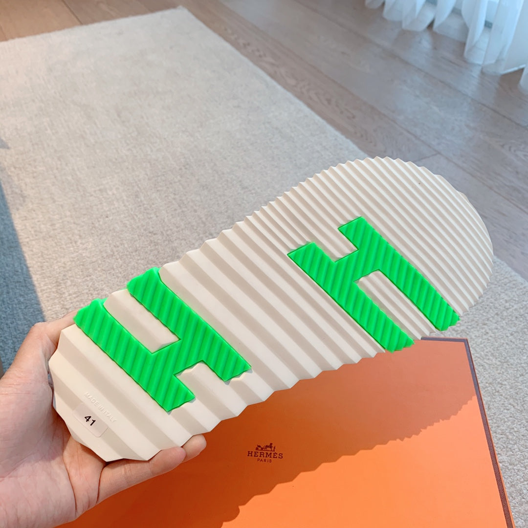 HM ELECTRIC SANDAL PARAKEET AND KHAKI CALFSKIN