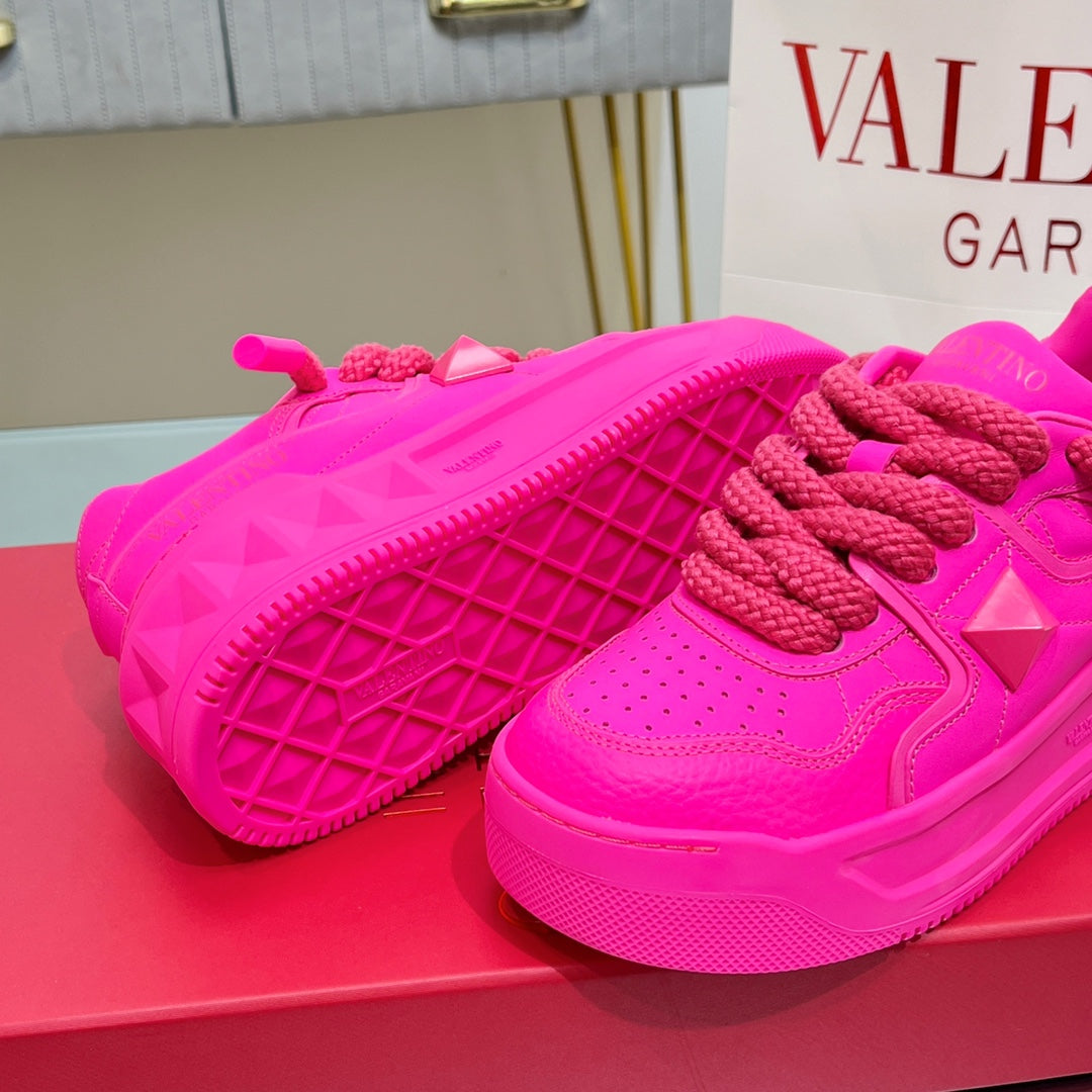 VT 2025 Garavani Sneakers Pink Cowhide 546997