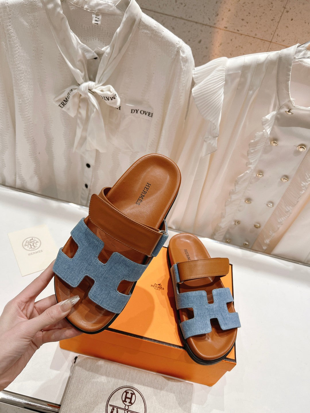 CHYPRE SANDAL BRIGHT BROWN LAMBSKIN AND BLUE DENIM