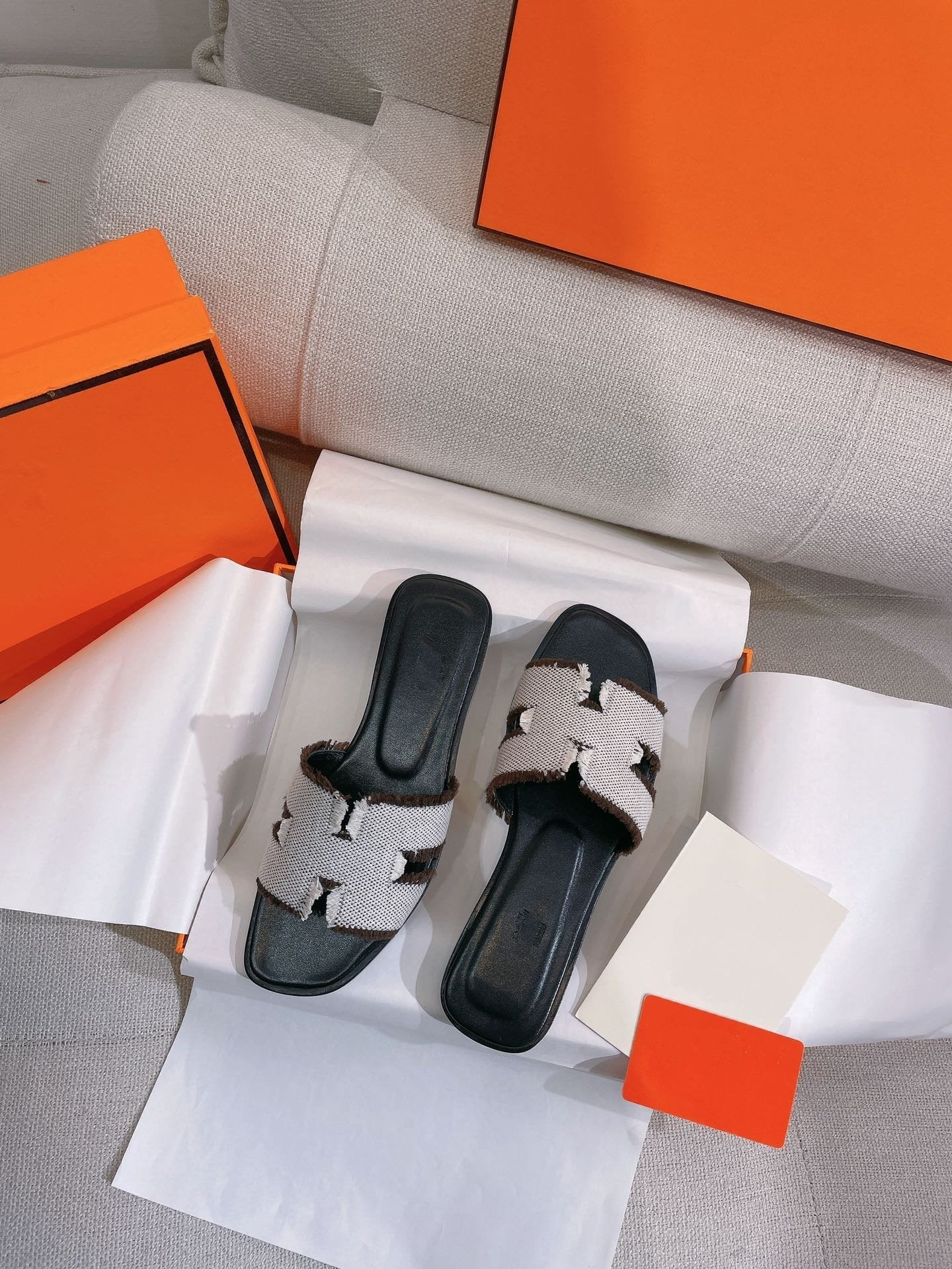 0RAN SANDAL BLACK CANVAS