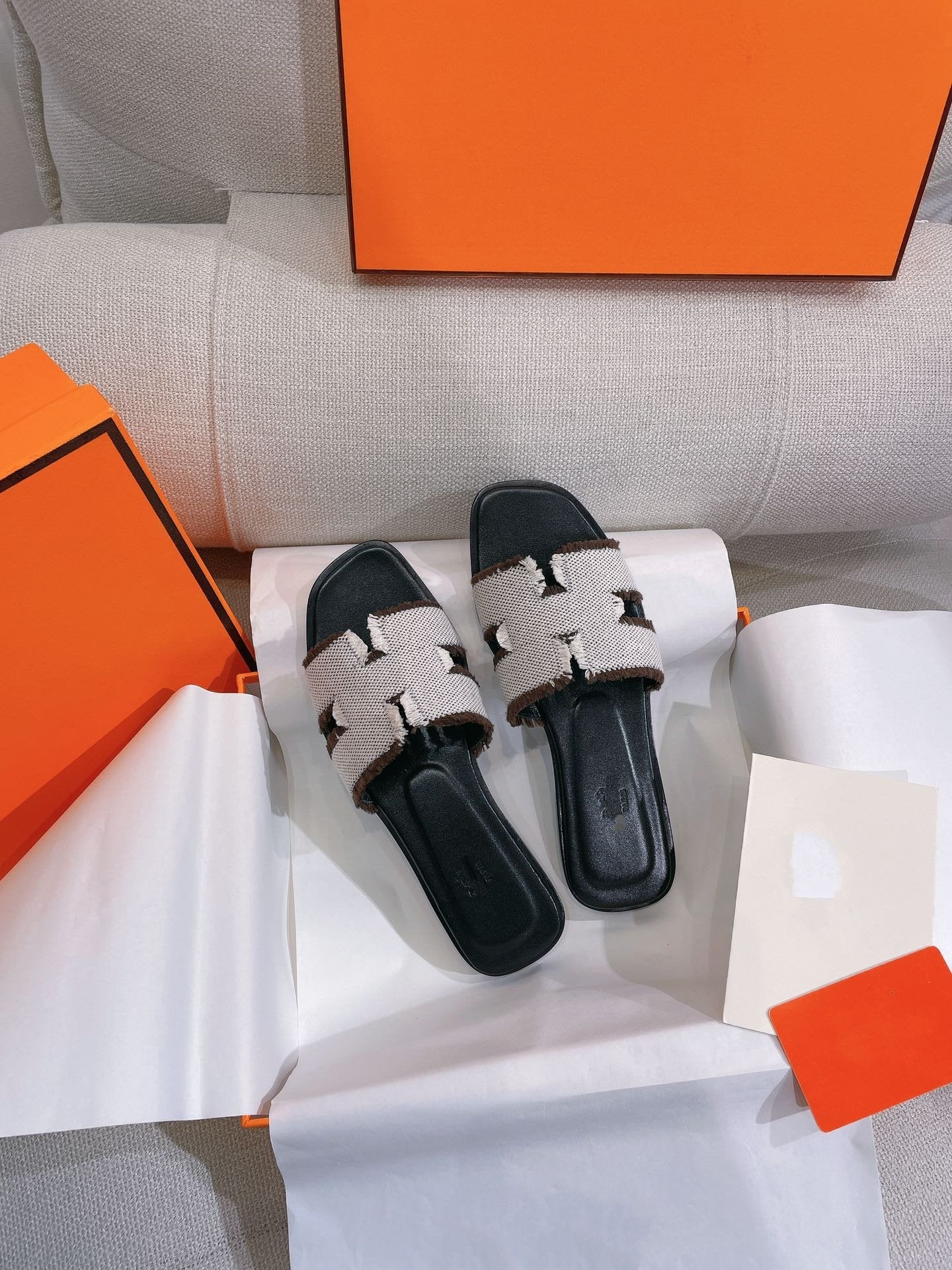 0RAN SANDAL BLACK CANVAS