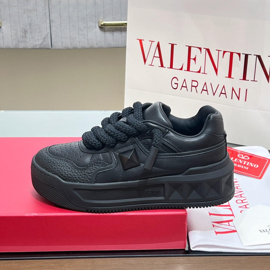 VT 2025 Garavani Sneakers Black Cowhide 546998