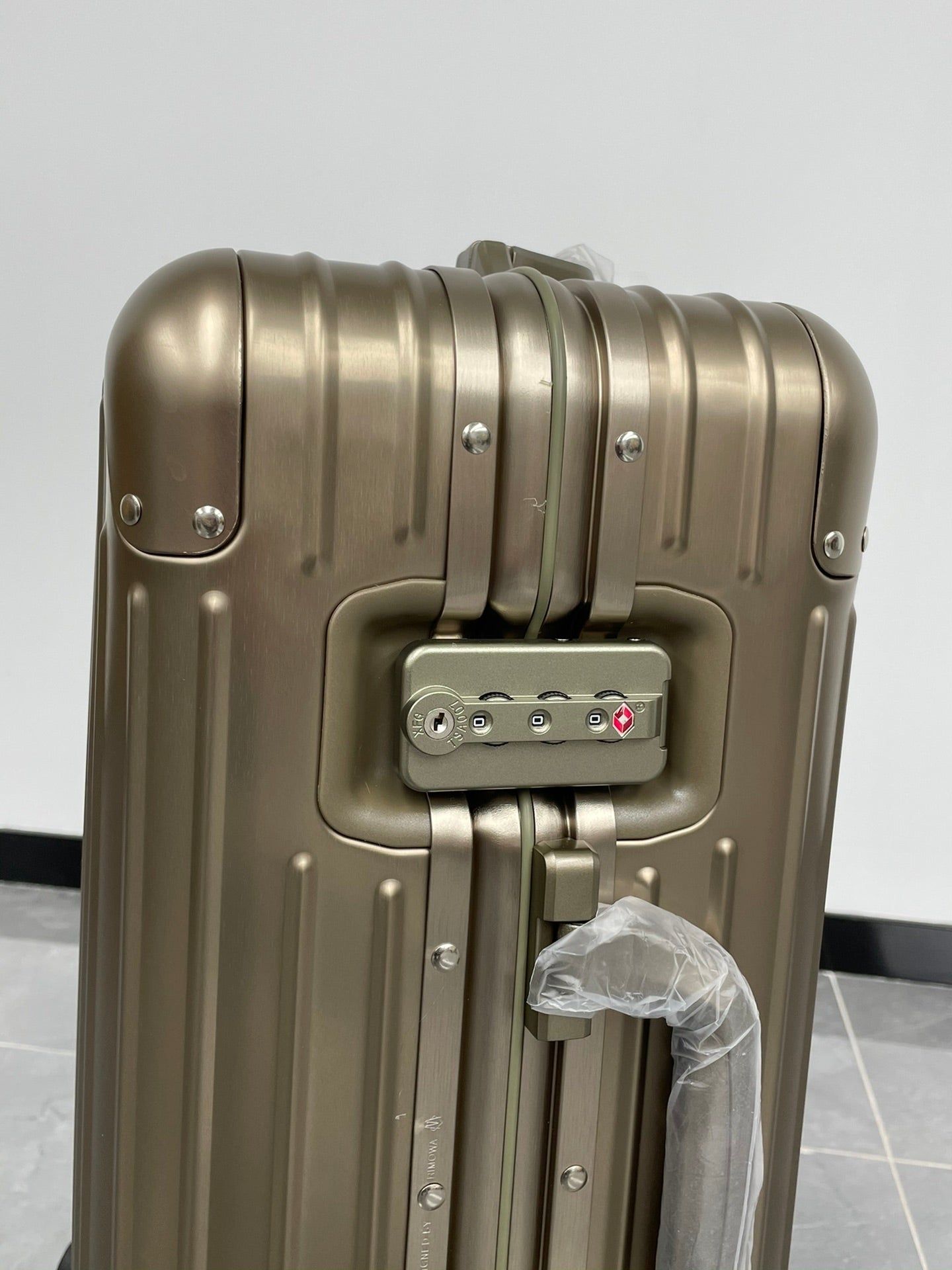 Rimowa 2025 Titanium Gold Aluminum 273830