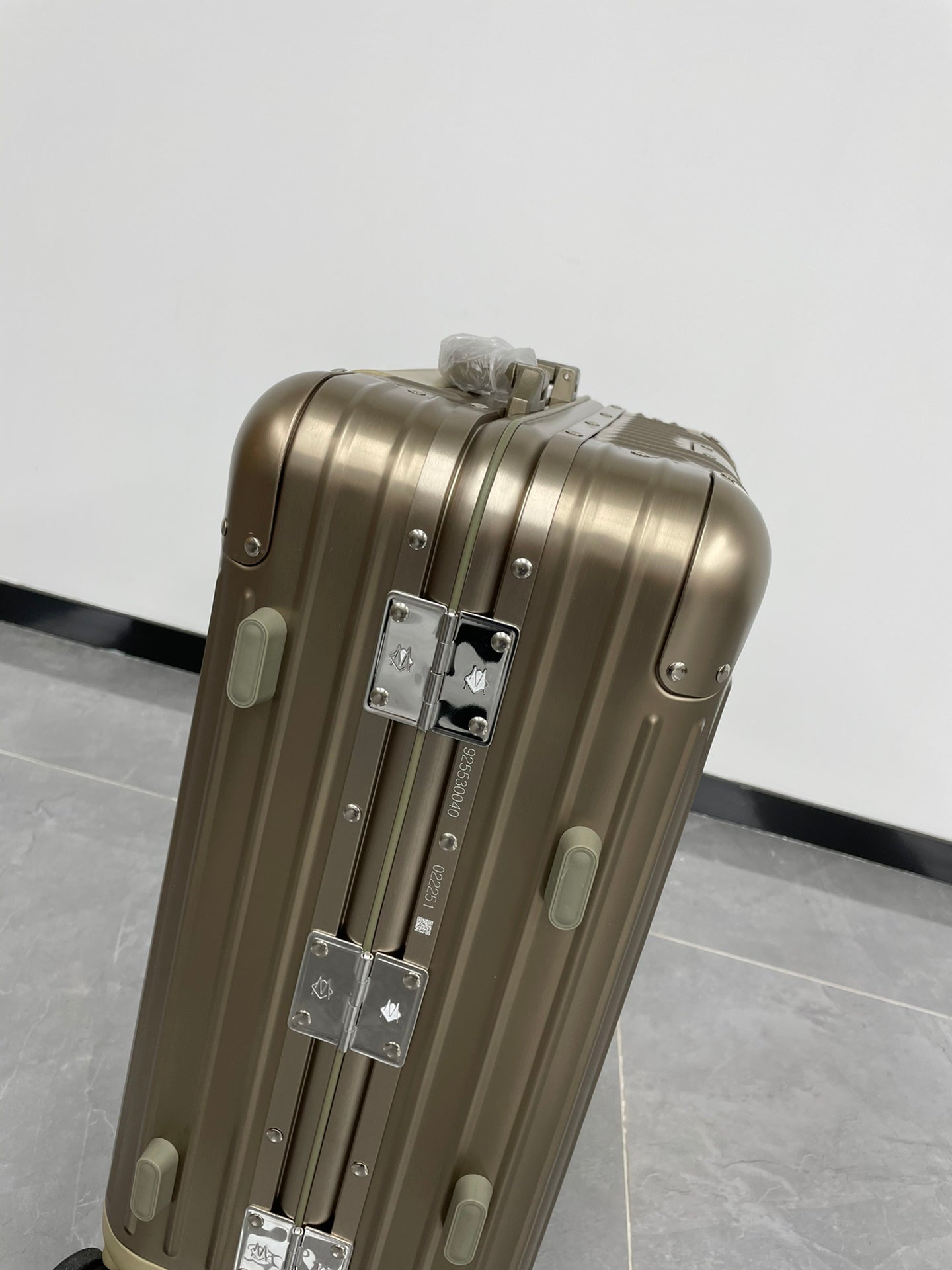 Rimowa 2025 Titanium Gold Aluminum 273830