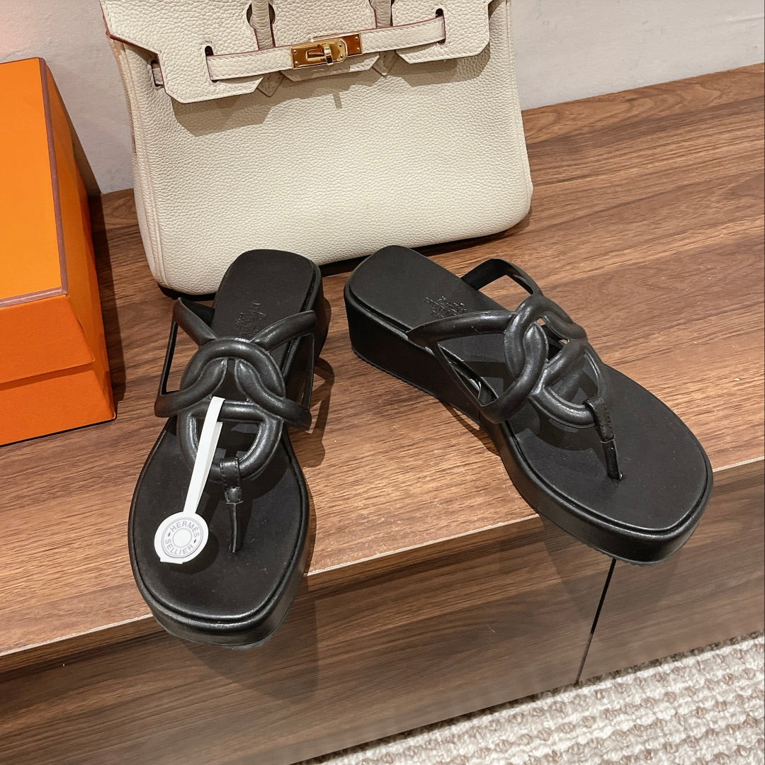 HM Gipsy Platform Thong Black Sheepskin 349419