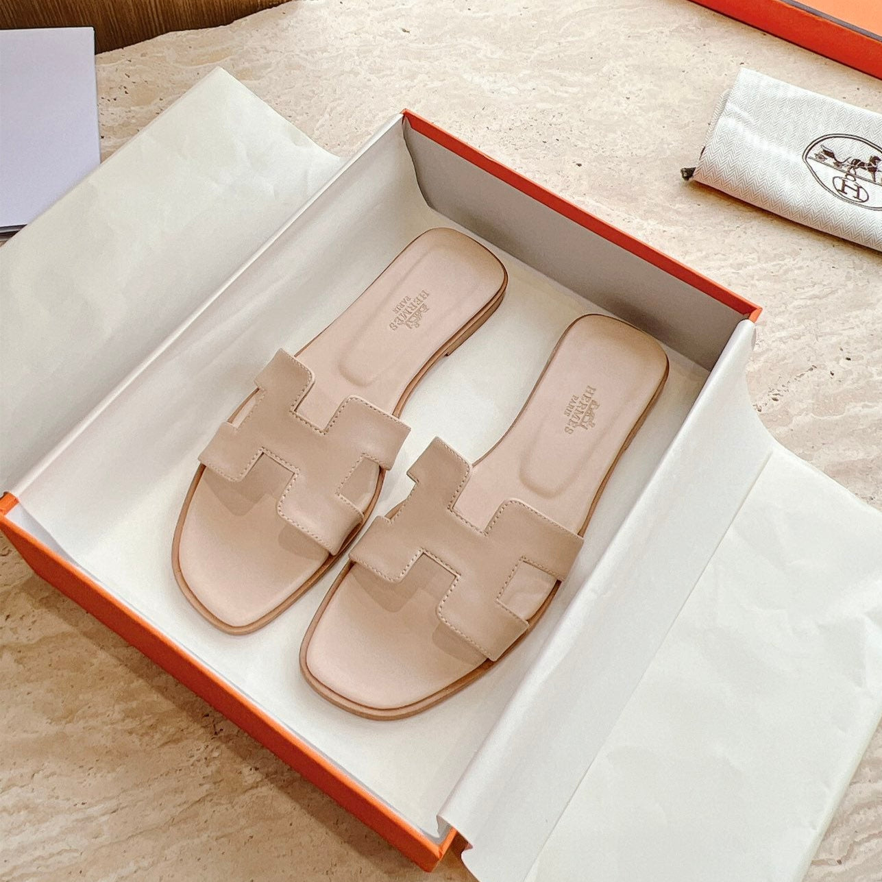 HM 25 Oran Sandal Light Beige Calfskin